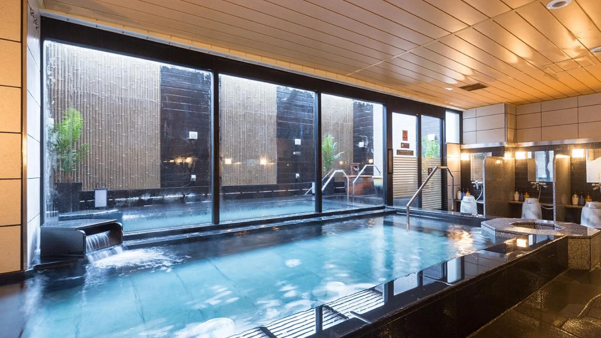 도쿄 / 동경 APA 호텔 앤 리조트 니시신주쿠 고초메 에키마에 타워 3성급 호텔 외관