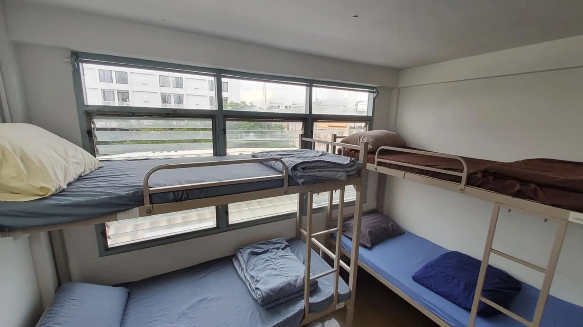 방콕 카오산의 프라이빗 하우스 (m², 침실 1개, 프라이빗 욕실 3개) 2성급 게스트하우스 스위트룸