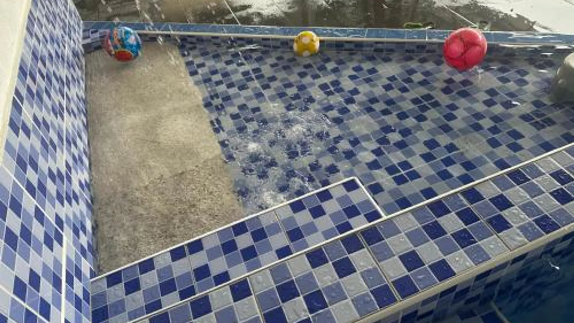 쿠알라테렝가누 세베랑 타키르 / 공항의  (m², 침실 4개, 프라이빗 욕실 2개) 4성급 게스트하우스 전망