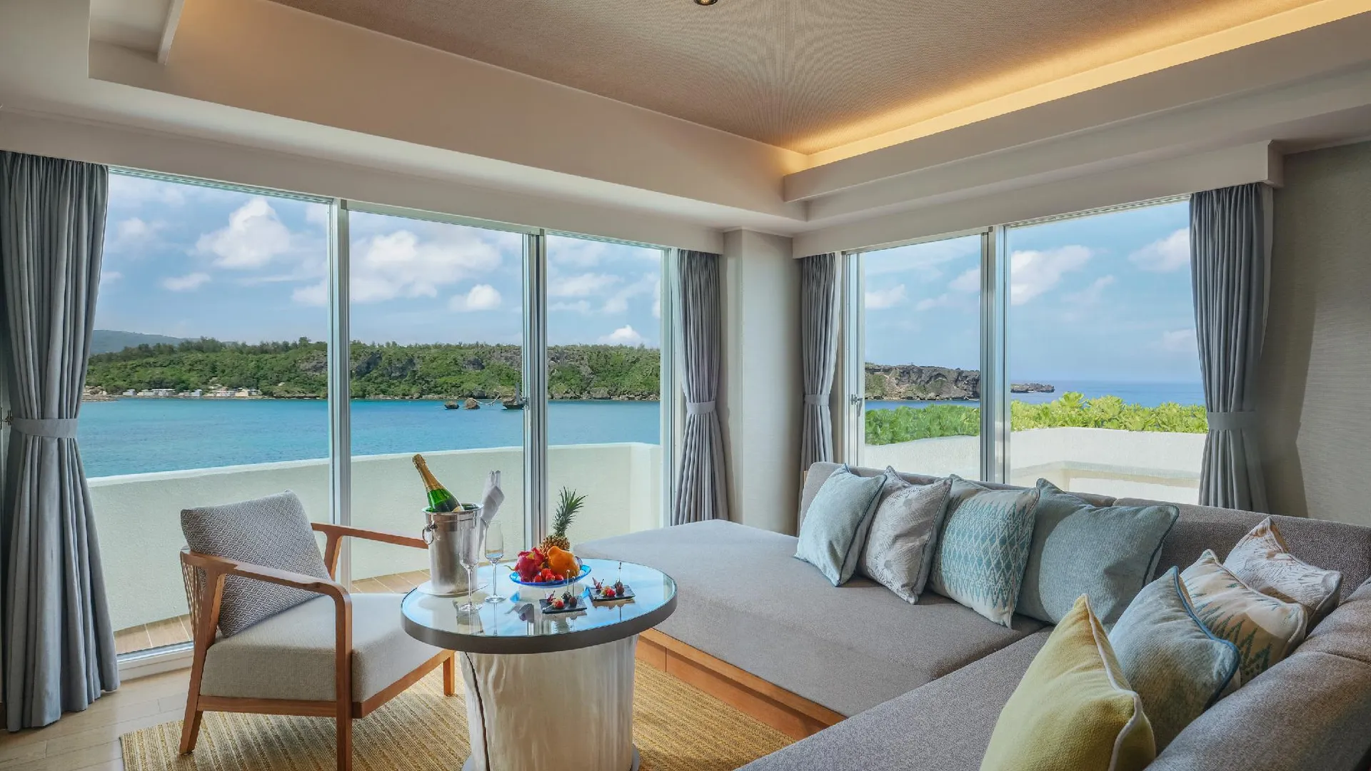 오키나와 본섬 ANA 인터컨티넨탈 만자 비치 리조트 바이 IHG 5성급 호텔 스위트룸