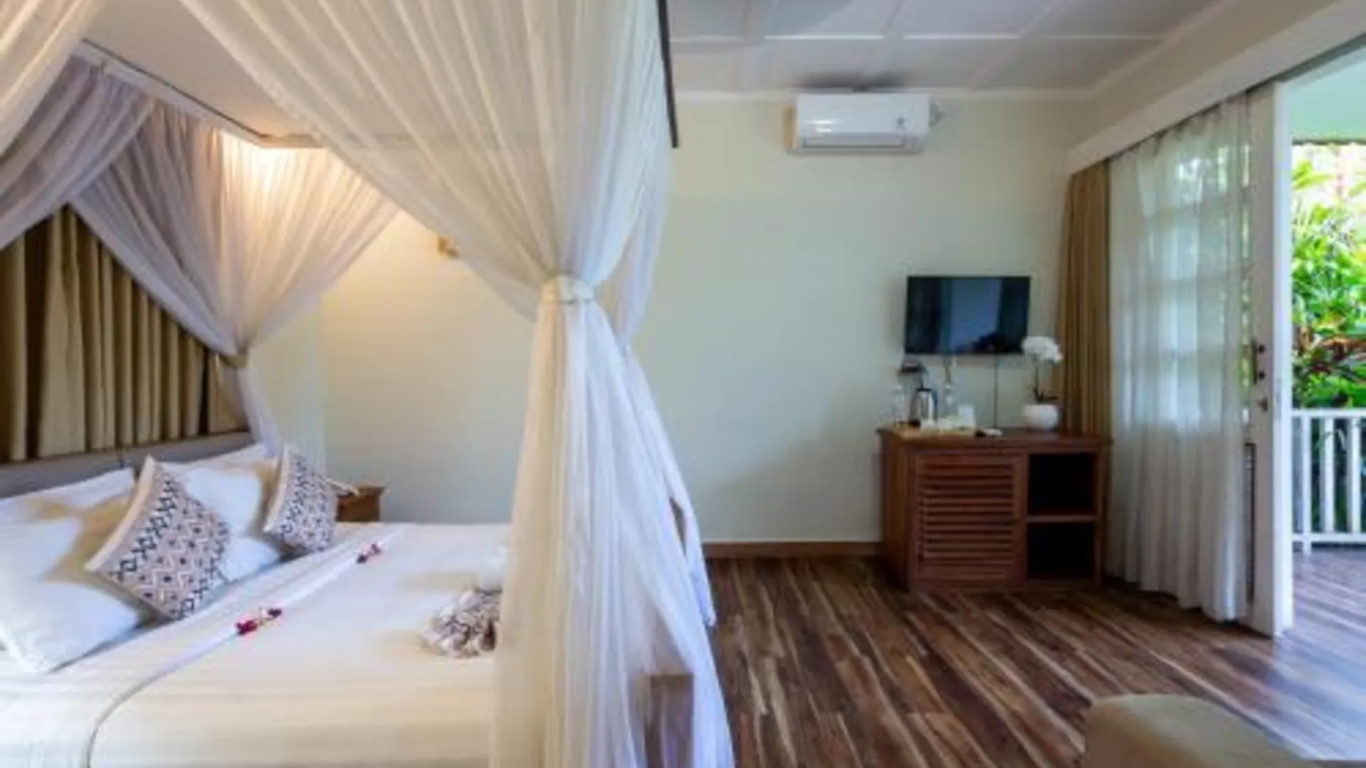 발리 비제 사리 비스마 3성급 호텔 스위트룸