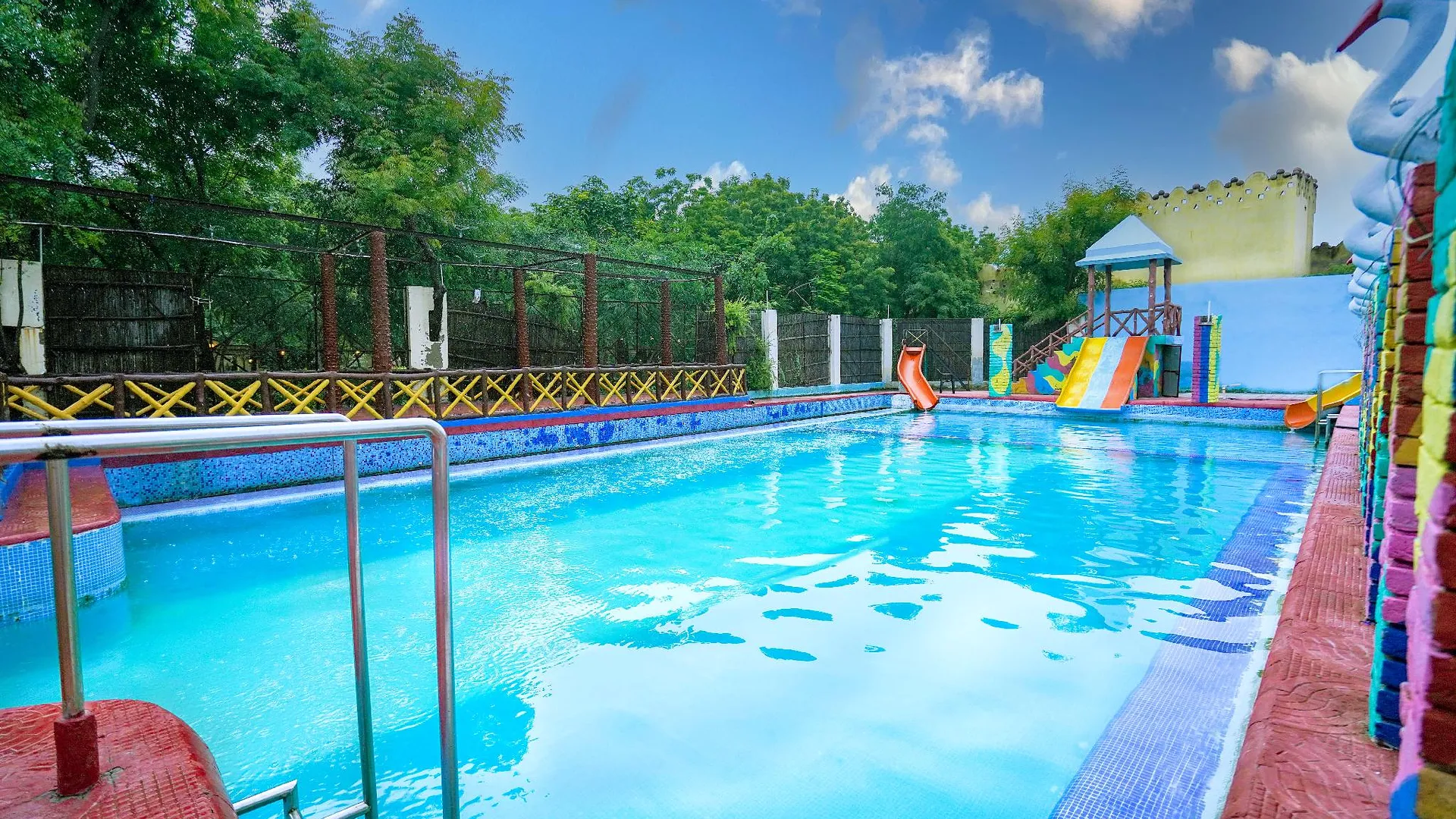 게갈 Swad Ri Dhani 3성급 호텔 로비