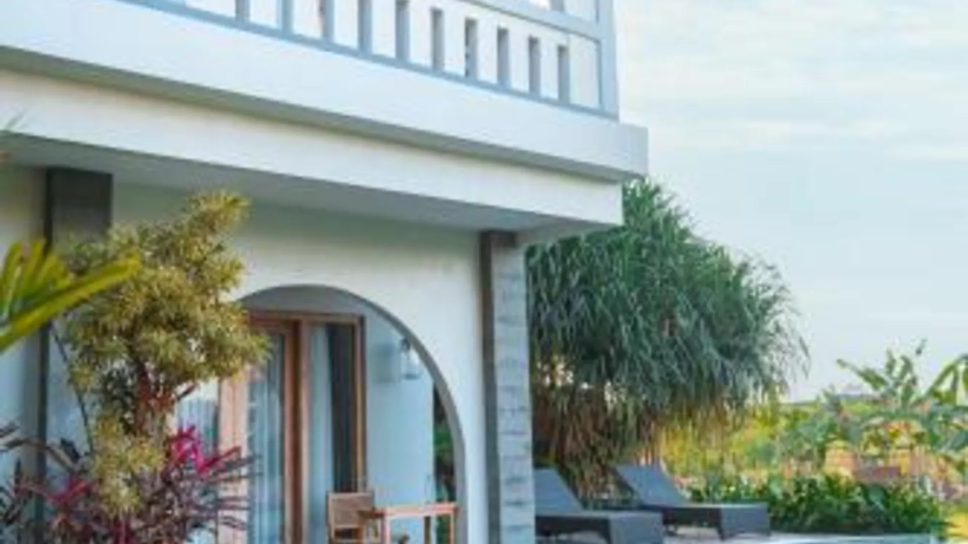 발리 MAHALONA BALI STAY 4성급 호텔 수영장