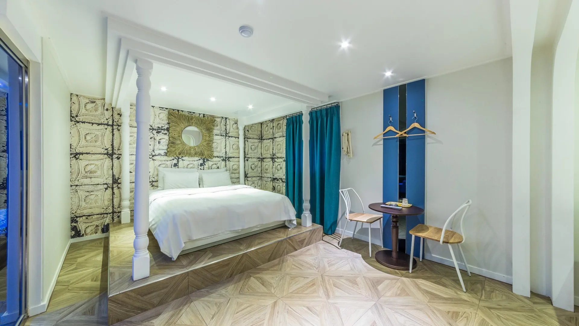 서울 신촌 모모 호텔 스위트룸