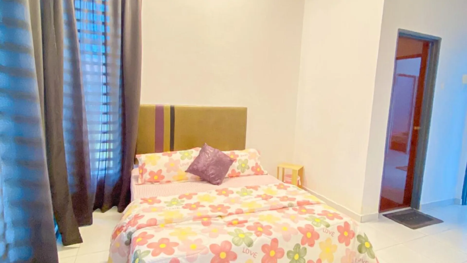 추카이 캄풍 부킷 쿠앙의 프라이빗 하우스 (m², 침실 3개, 프라이빗 욕실 1개) 3성급 게스트하우스 스위트룸