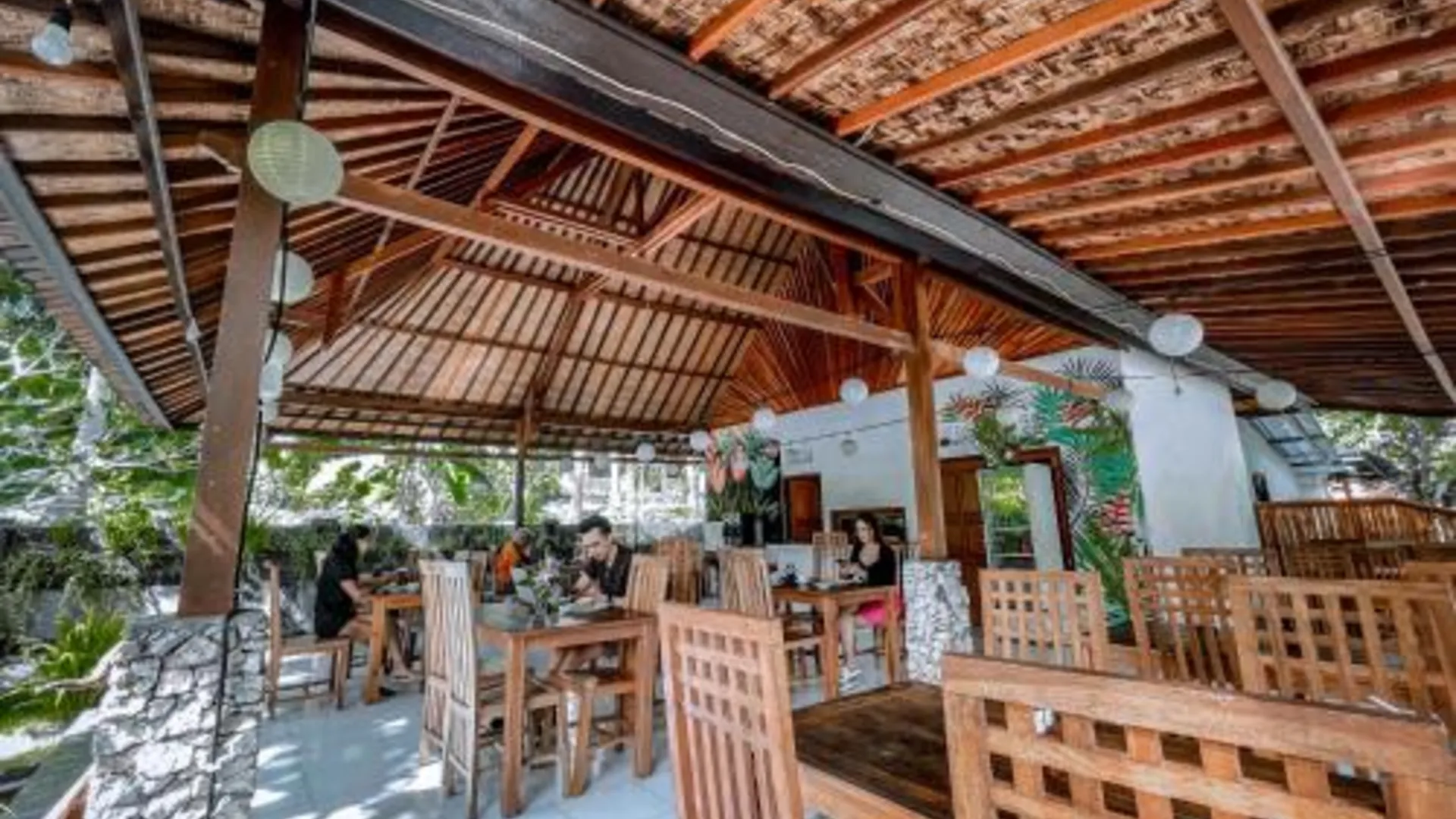 발리 와투 지넹 바이 위즈젤라 3성급 호텔 외관