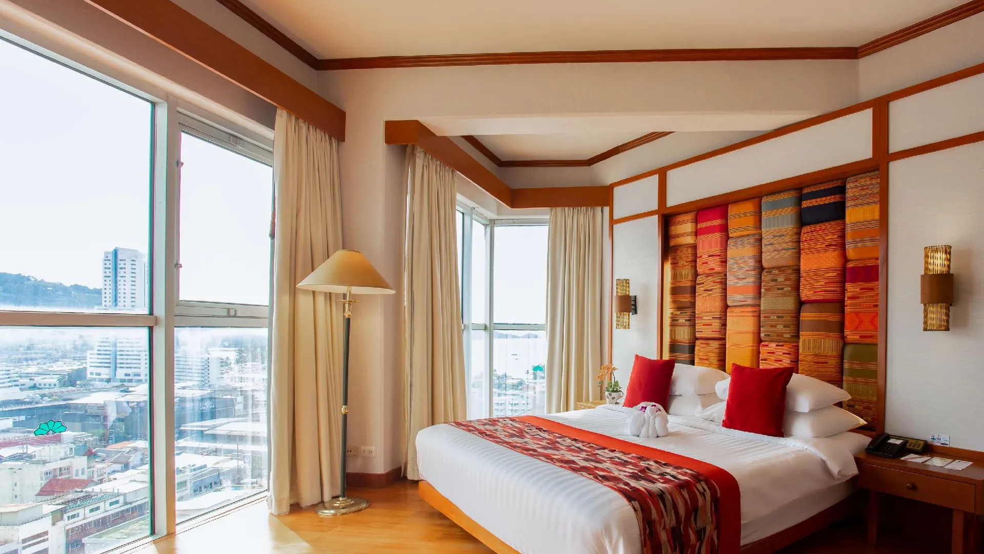 푸켓 더 로열 파라다이스 호텔 앤 스파 4성급 호텔 스위트룸