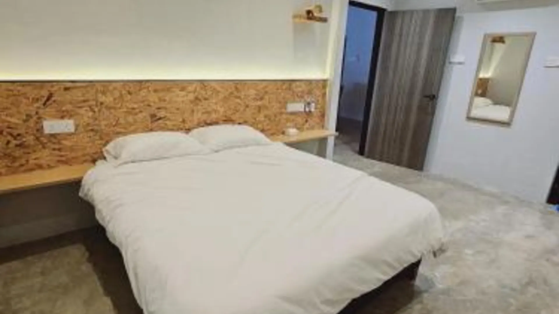 쿠안탄 레이크 치니의 프라이빗 하우스 (m², 침실 4개, 프라이빗 욕실 4개) 2성급 게스트하우스 레스토랑