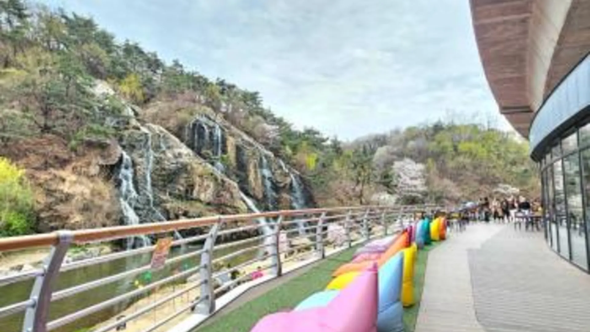 서울 조기예약할인,STAY Yeoyu , 공항버스3분 ,R3, bed4, 최대7인,홍제 폭포 4성급 싱글룸 외관