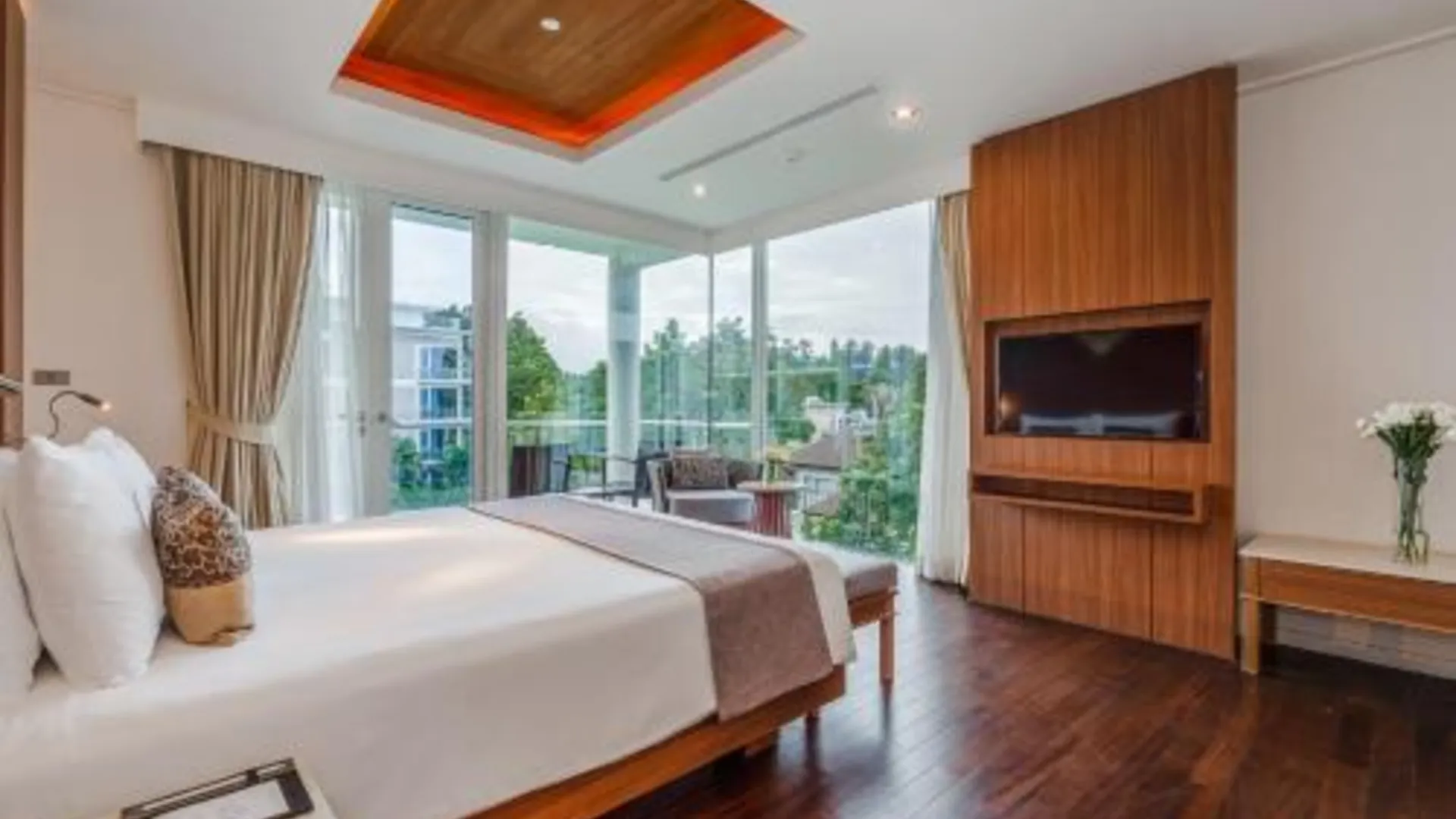 푸켓 스플래시 비치 리조트 푸켓; 패밀리 프렌들리 워터파크 리조트 푸켓 에어포트 근처 5성급 호텔 전망