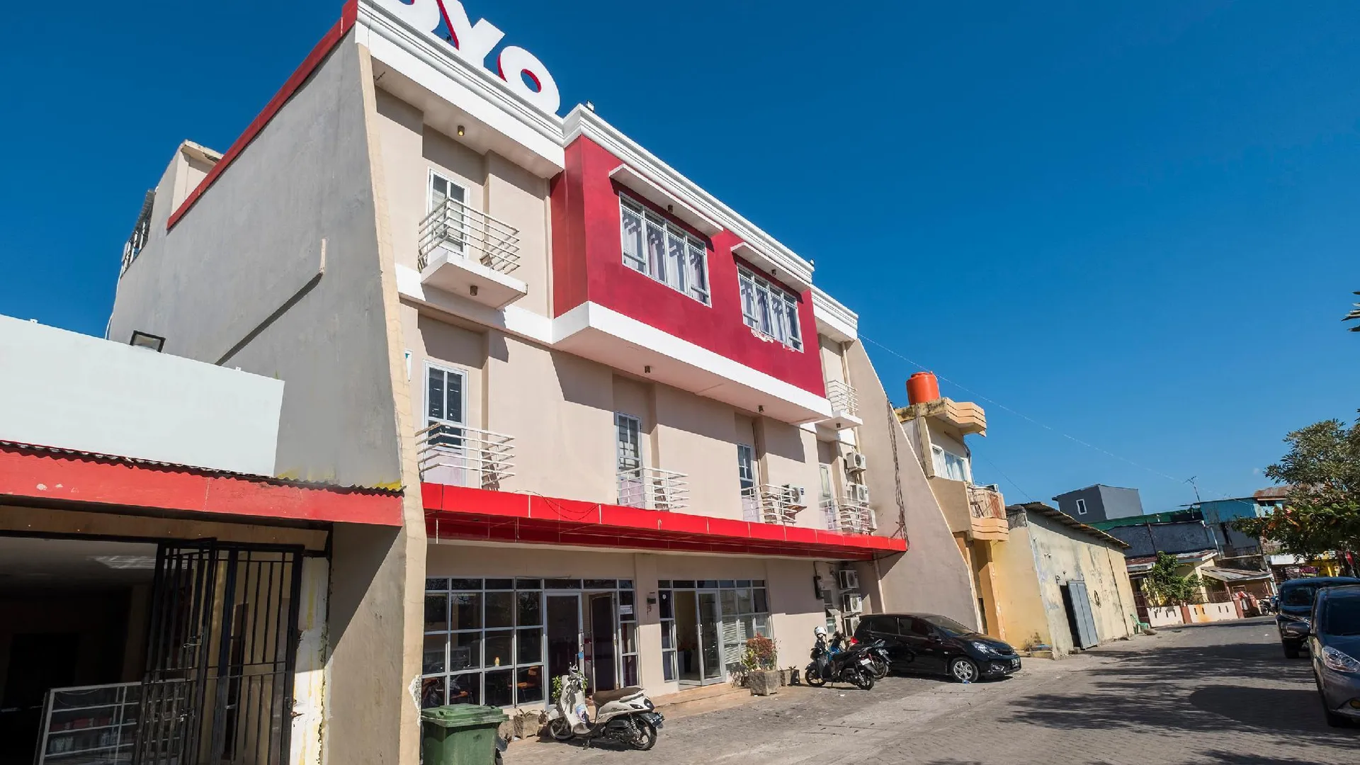 마카사르 오요 1075 루마 인다 로사리 인 2성급 호텔 객실