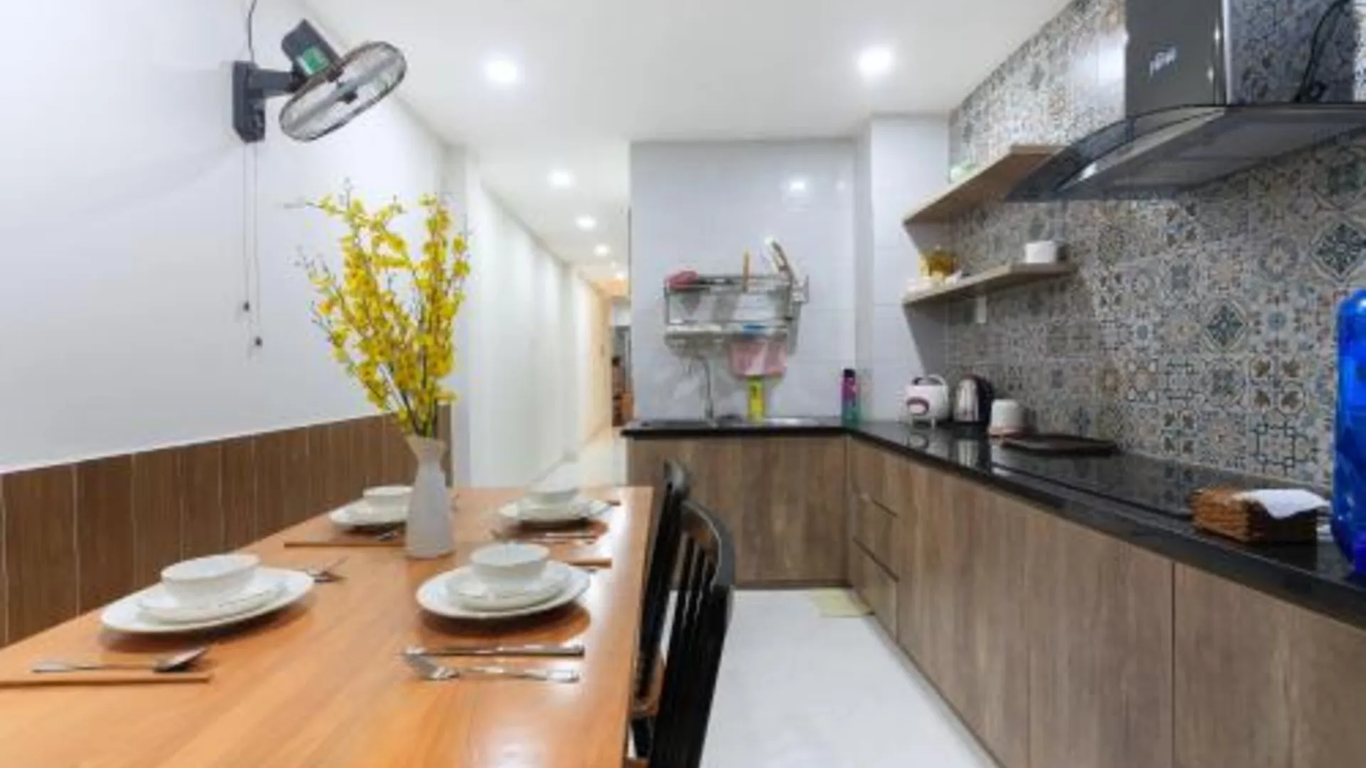 호치민 1군의 프라이빗 하우스 (14m², 침실 1개, 프라이빗 욕실 1개) 4성급 게스트하우스 외관