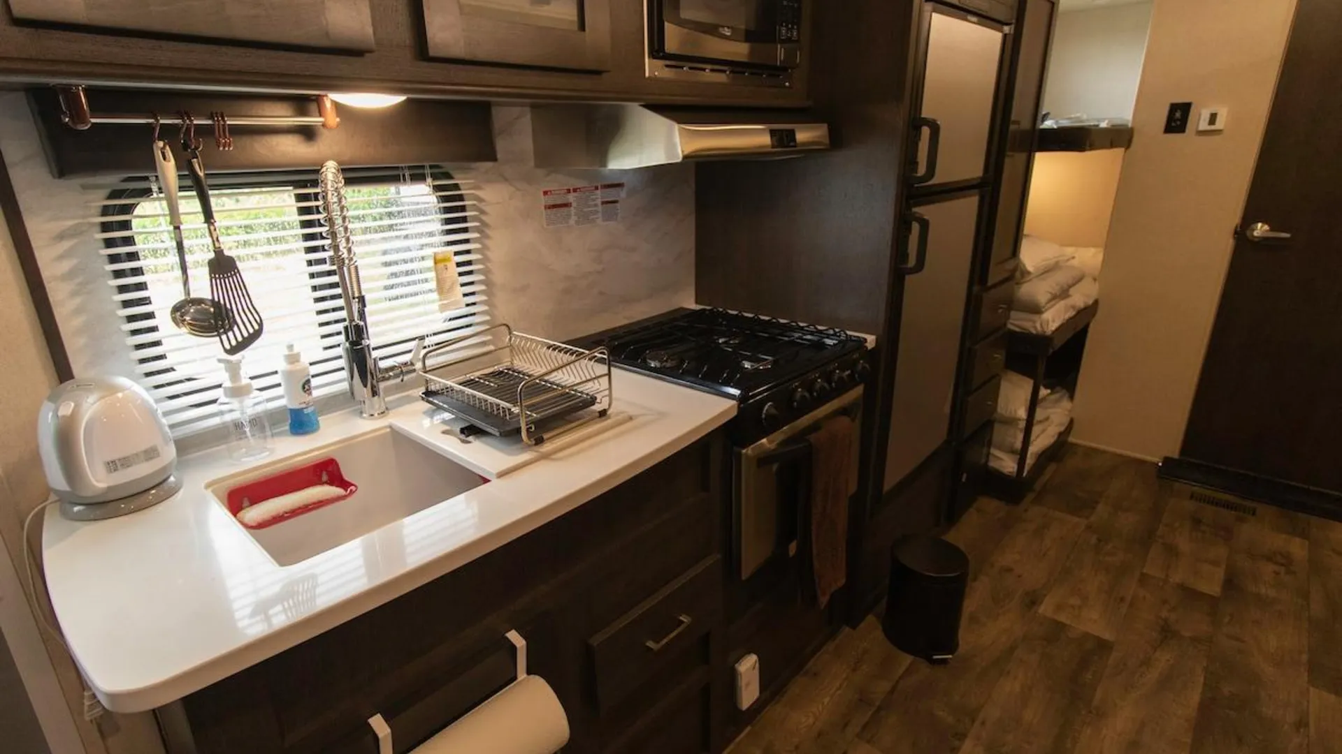 오키나와 본섬 [location not yet specified]의 프라이빗 하우스 (m², 침실 6개, 프라이빗 욕실 3개) 3성급 게스트하우스 수영장