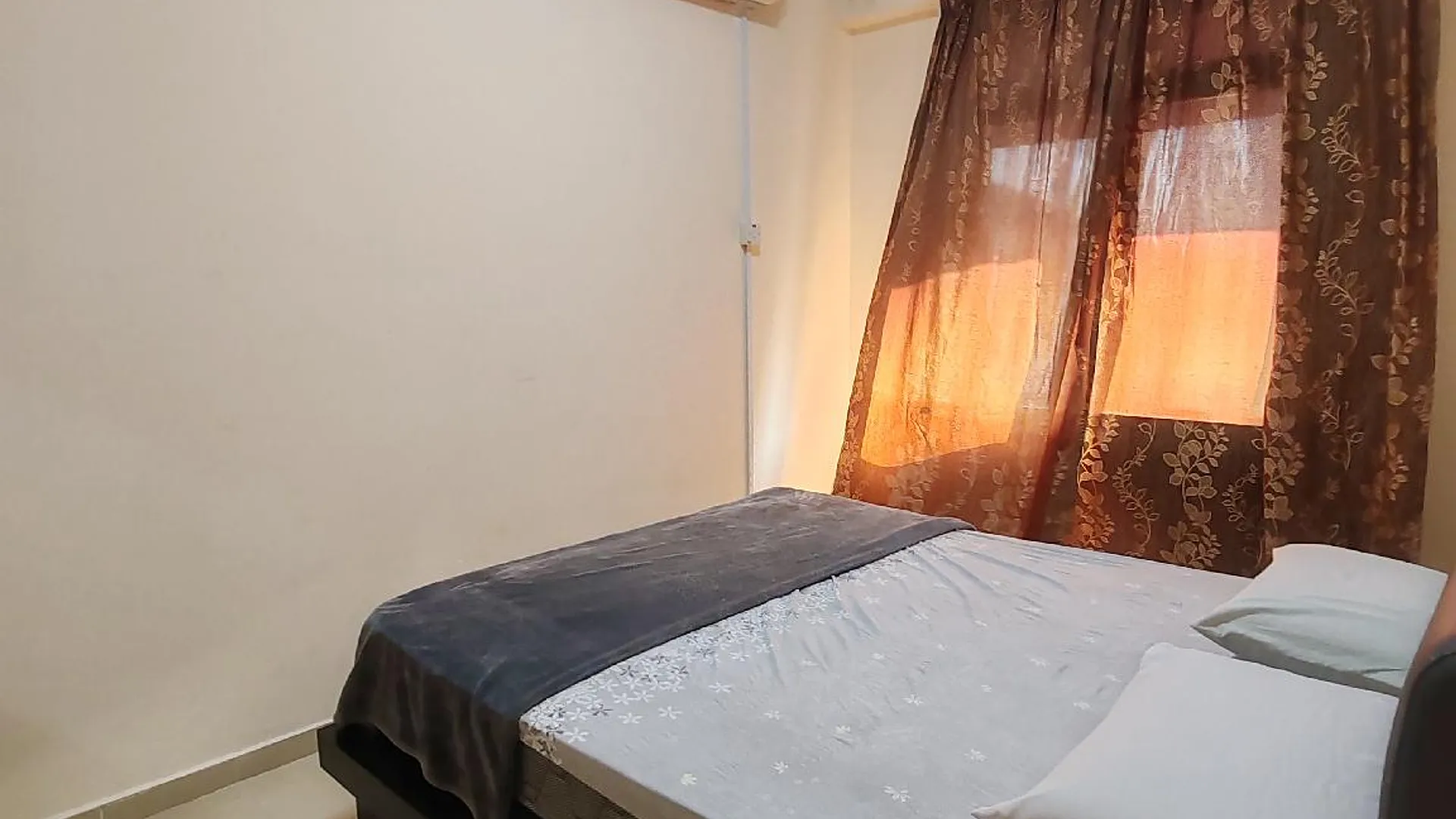 포트 딕슨 시 루사의 아파트먼트 (1333m², 침실 3개, 프라이빗 욕실 2개) 3성급 싱글룸 레스토랑