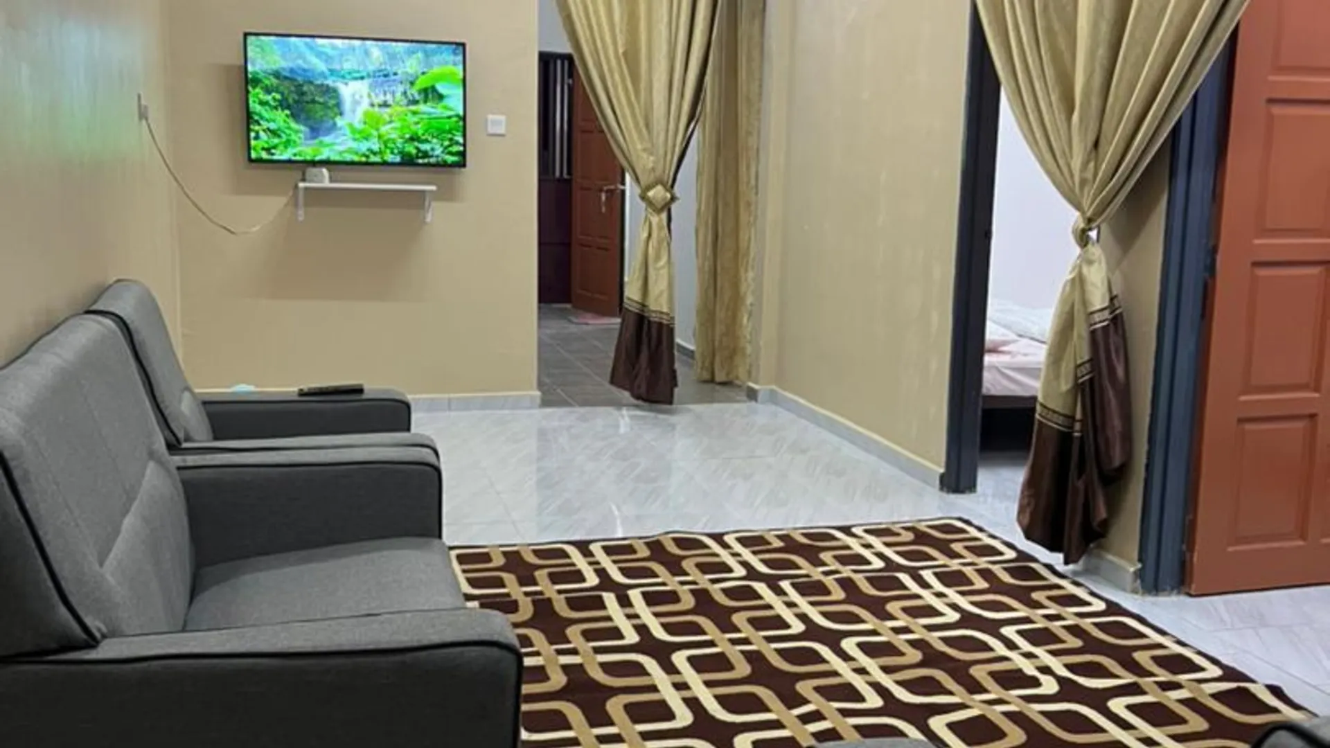 쿠안탄 반다르 인데라 마코타의 프라이빗 하우스 (900m², 침실 3개, 프라이빗 욕실 2개) 2성급 싱글룸 스위트룸