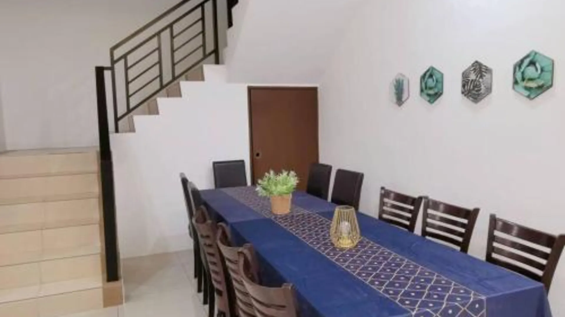 이포 이포 시티의 프라이빗 하우스 (177m², 침실 5개, 프라이빗 욕실 4개) 3성급 게스트하우스 수영장