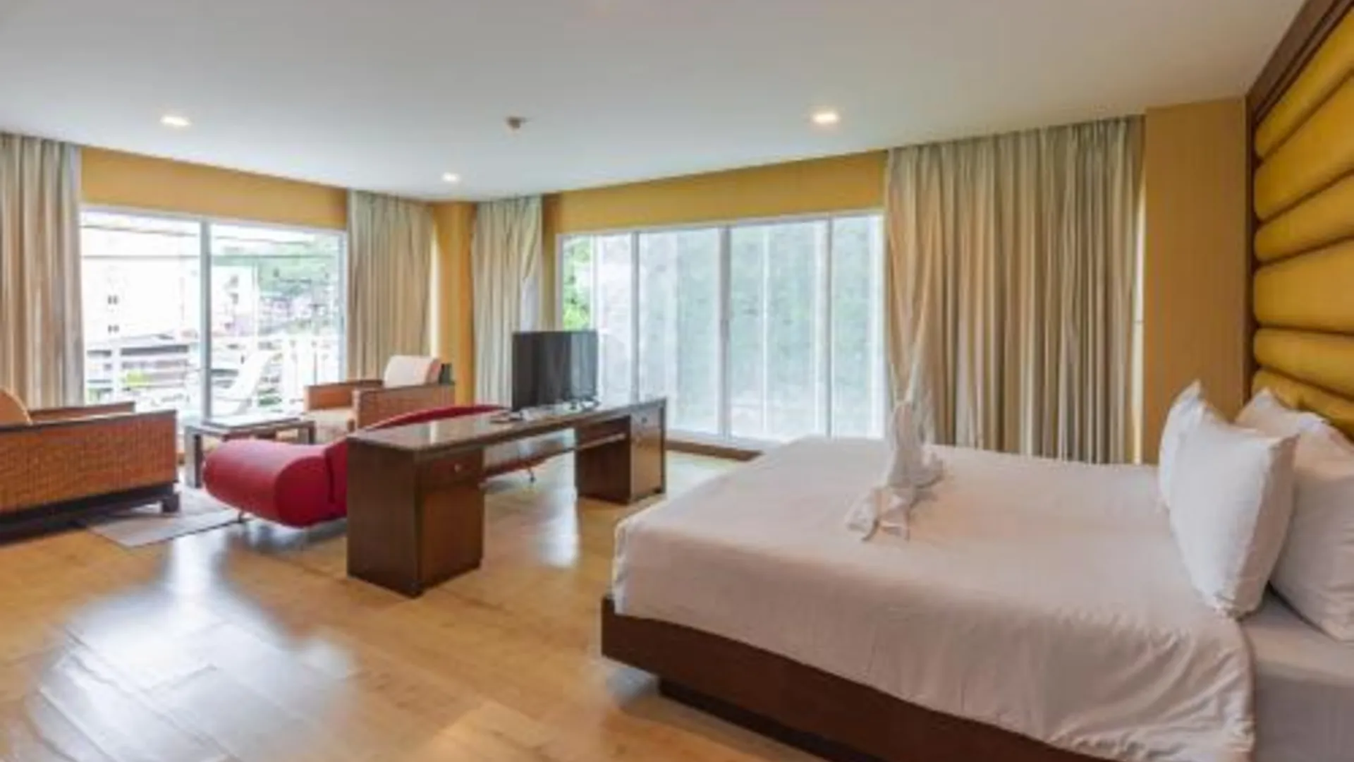 푸켓 더 크리스 리조트 호텔 4성급 호텔 스위트룸