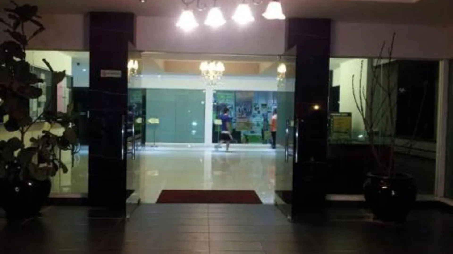 이포 캄풍 자와의 아파트먼트 (600m², 침실 2개, 프라이빗 욕실 2개) 5성급 게스트하우스 수영장