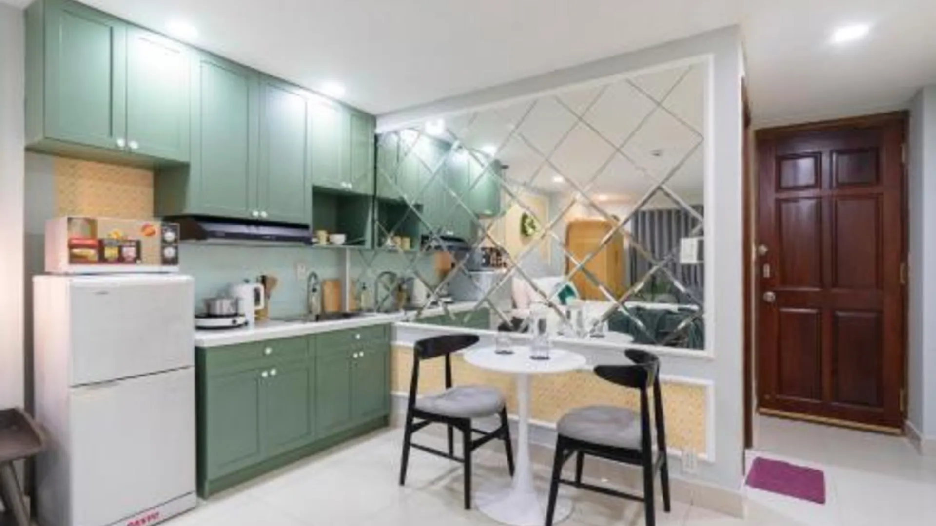 호치민 사지 처치뷰 홈 - 프리 네일스/헤어워시 4성급 게스트하우스 수영장