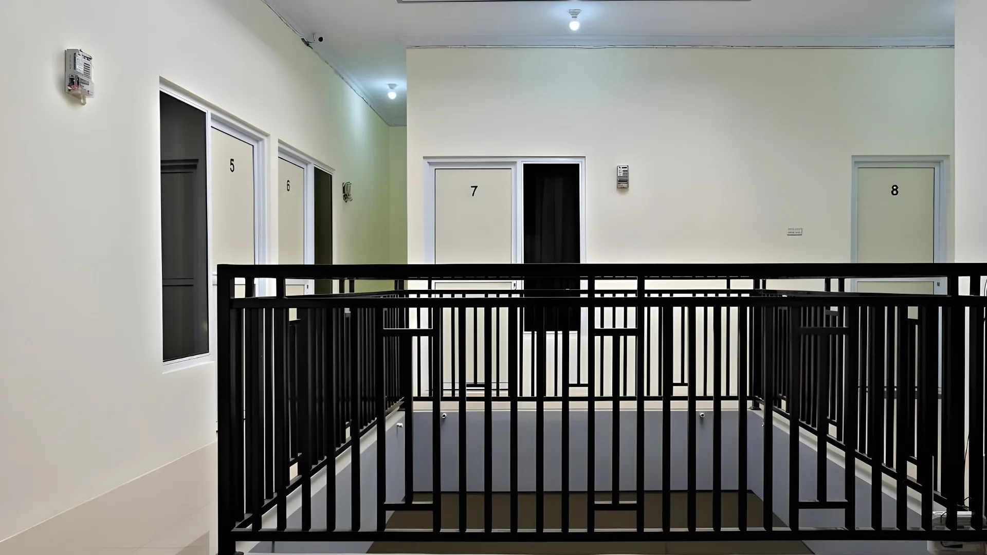 마카사르 레드도어즈 샤리아 앳 다네스티 홈스테이 반다라 술탄 하사누딘 근처 2성급 호텔 외관