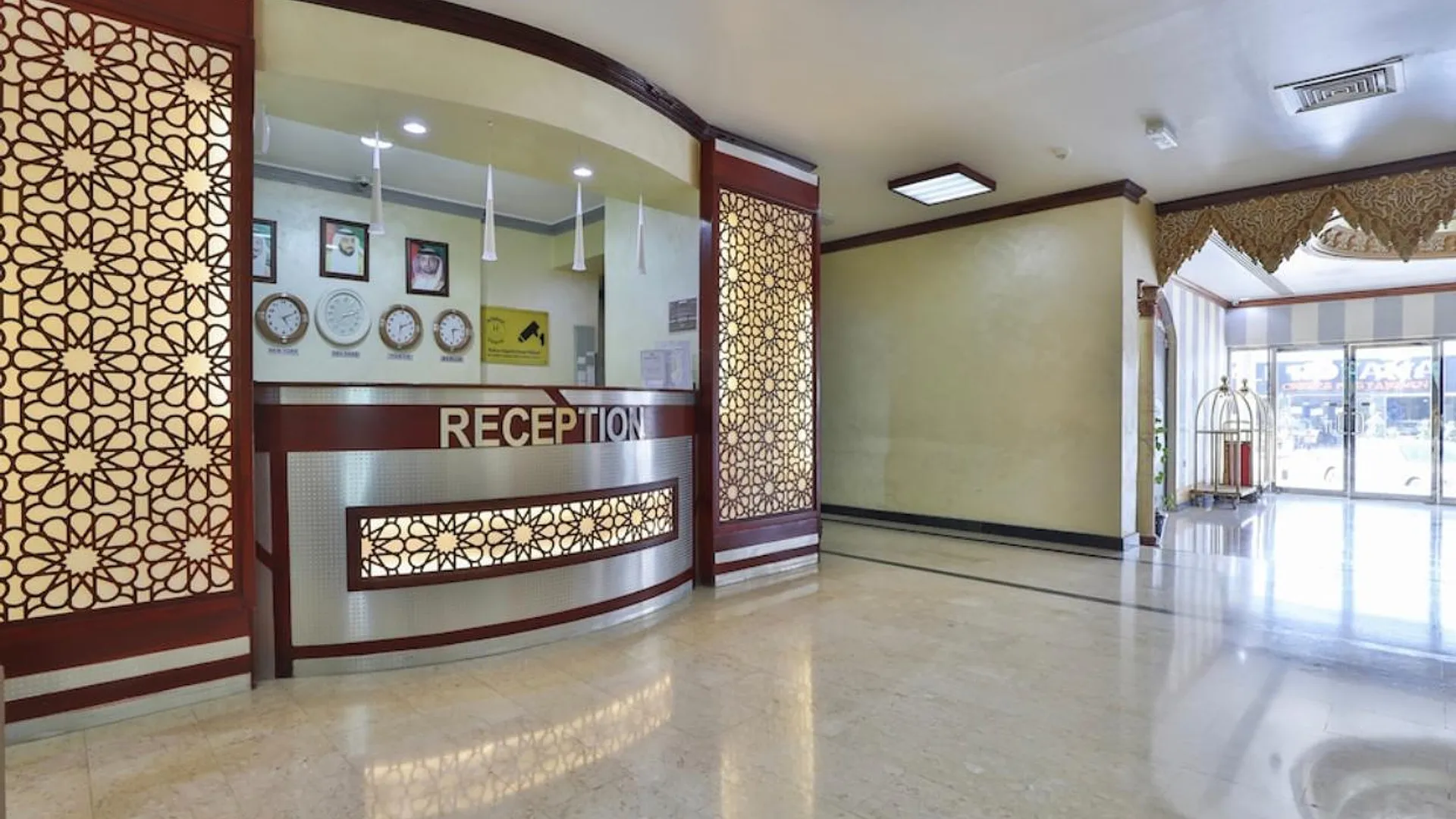 아지만 WAVES HOTEL 2성급 호텔 수영장