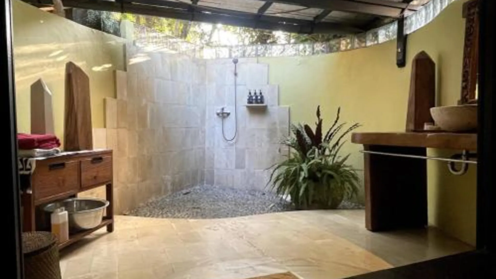 발리 Heliconia, at T house kaja 3성급 싱글룸 레스토랑