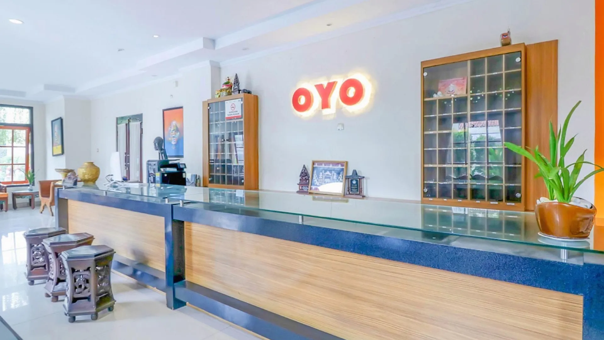 발리 차투르 아디 푸트라 호텔 2성급 호텔 외관