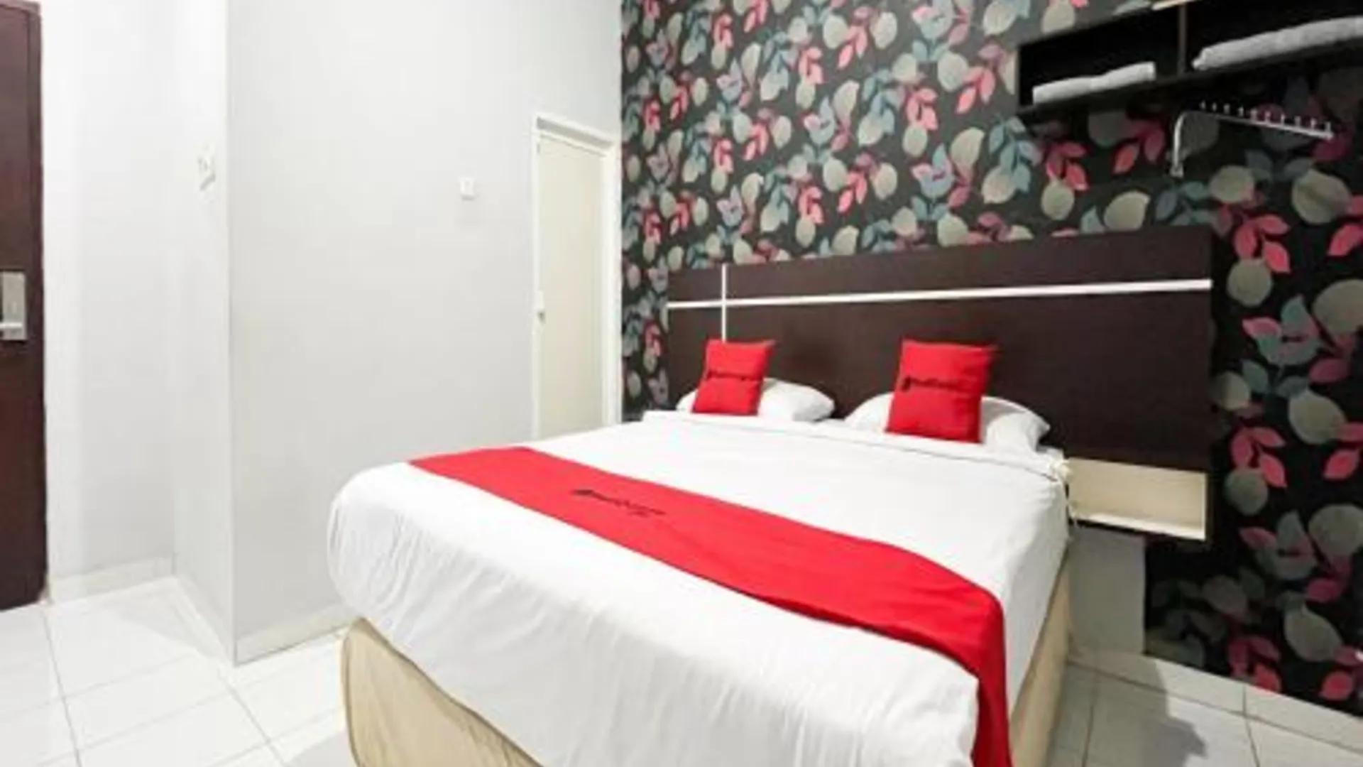 마카사르 Lucky Inn & Cafe 2성급 호텔 스위트룸