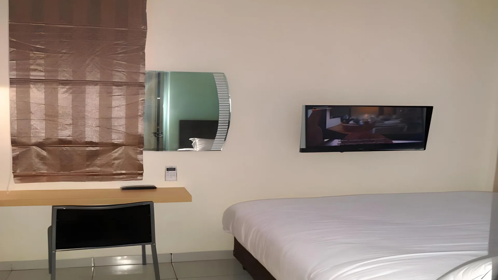 마카사르 Dnk 홈 알라우딘 플라자 1성급 호텔 스위트룸