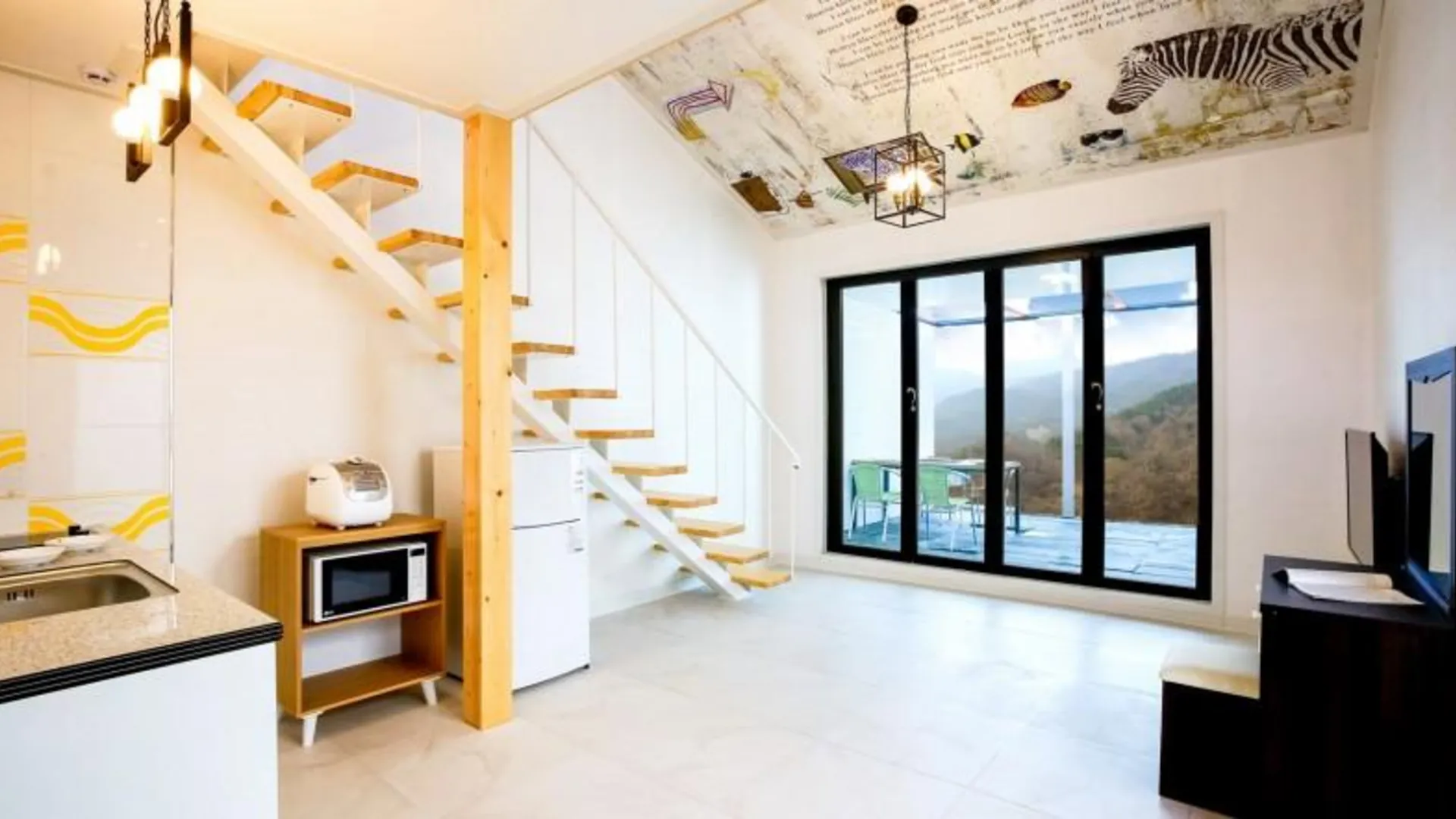 울산 울산 클럽33풀빌라 2성급 게스트하우스 수영장