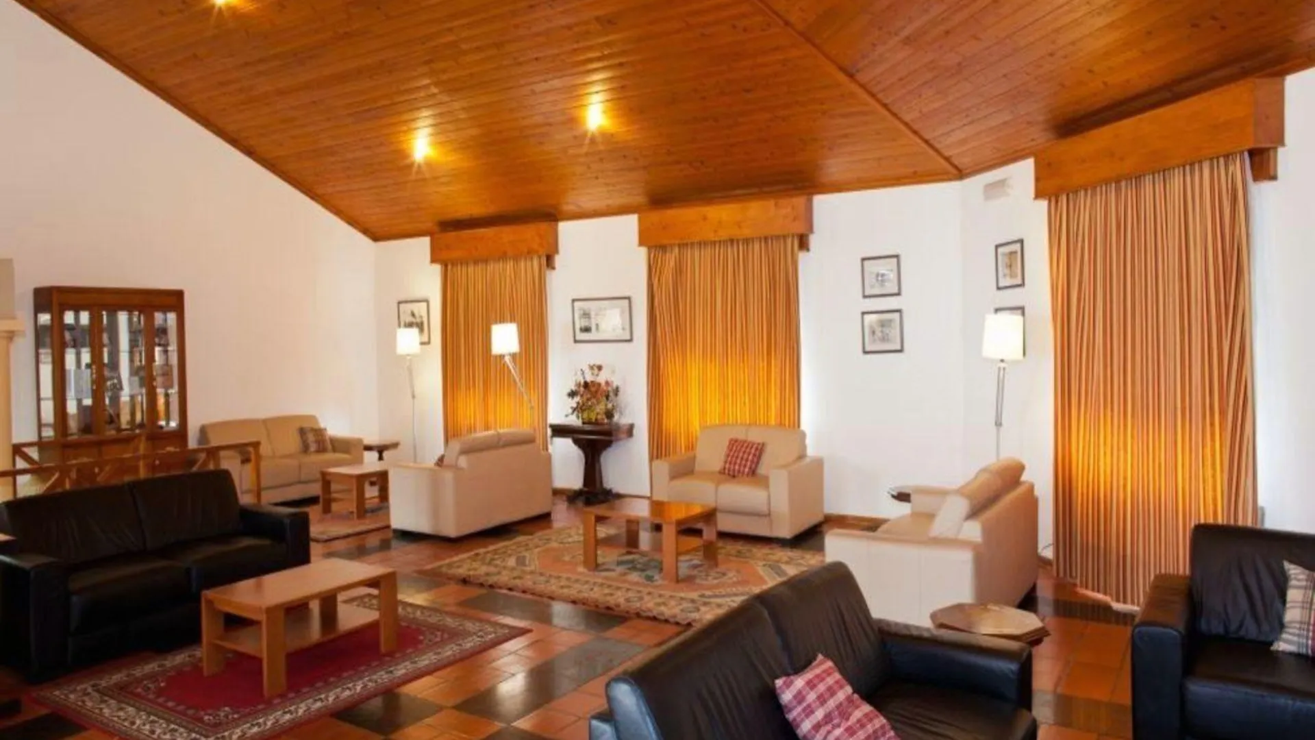 프라이아 다 비토리아 Hotel Teresinha 3성급 호텔 로비