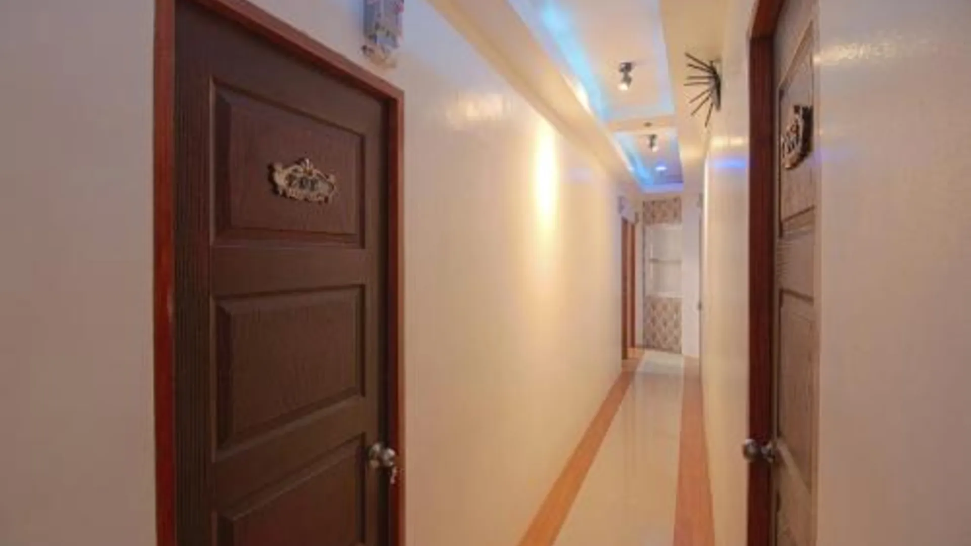 세부 OYO 685 K 포춘 아파텔 2성급 호텔 객실