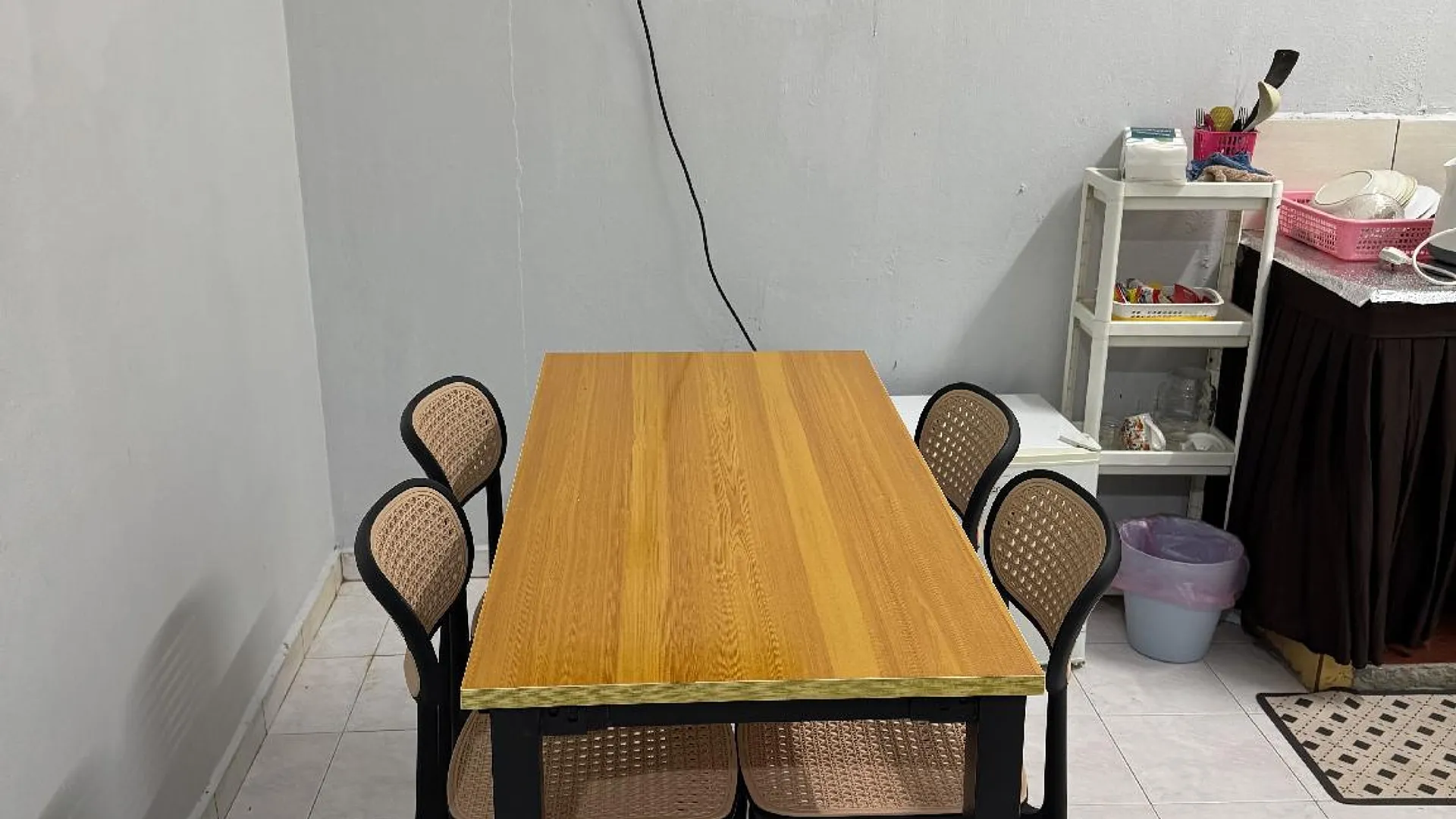 부킷 감비르 부킷 감비르의 프라이빗 하우스 (m², 침실 2개, 프라이빗 욕실 1개) 2성급 싱글룸 외관