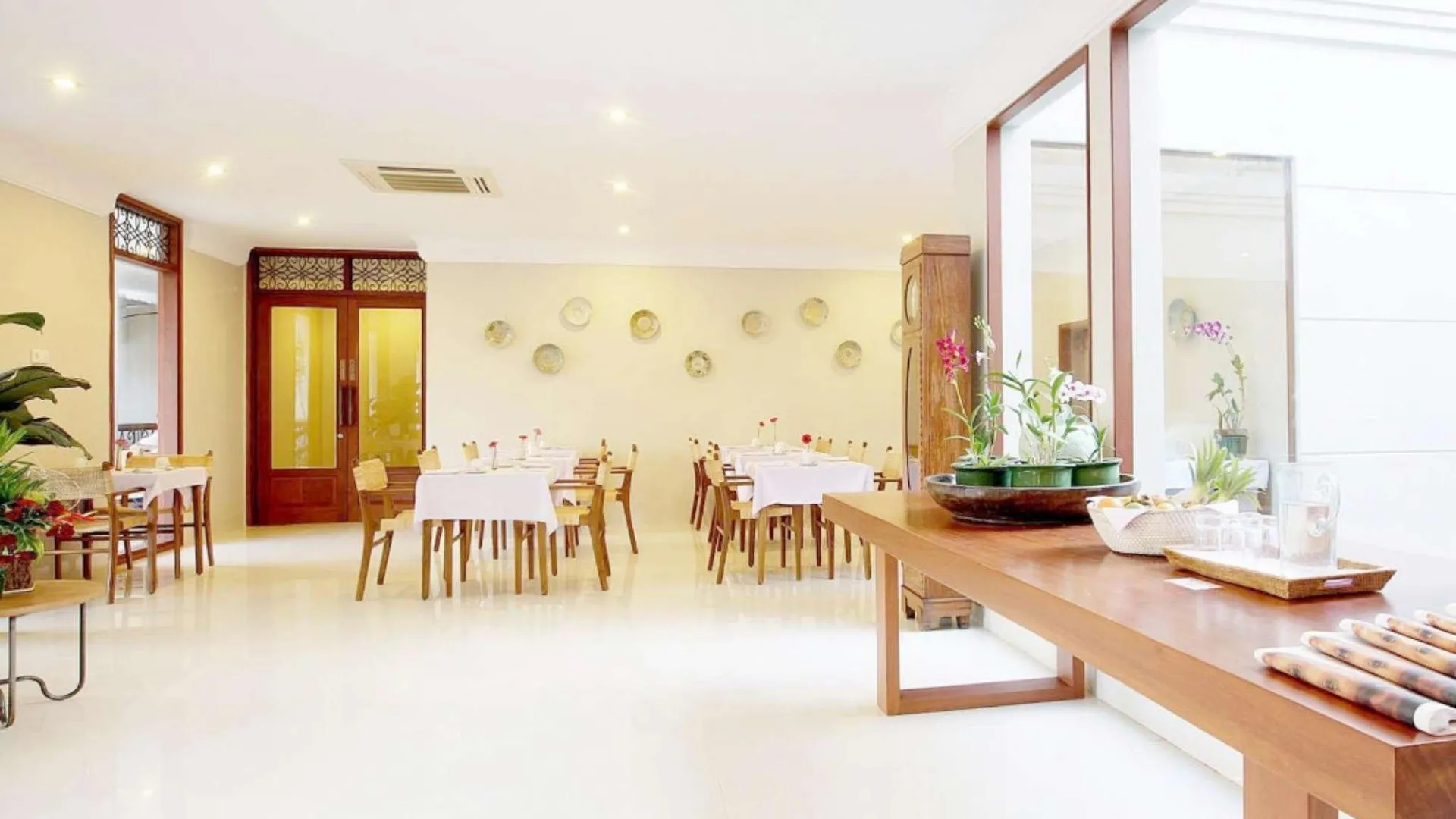 발리 세민야크 라군 올 스위츠 호텔 3성급 호텔 레스토랑