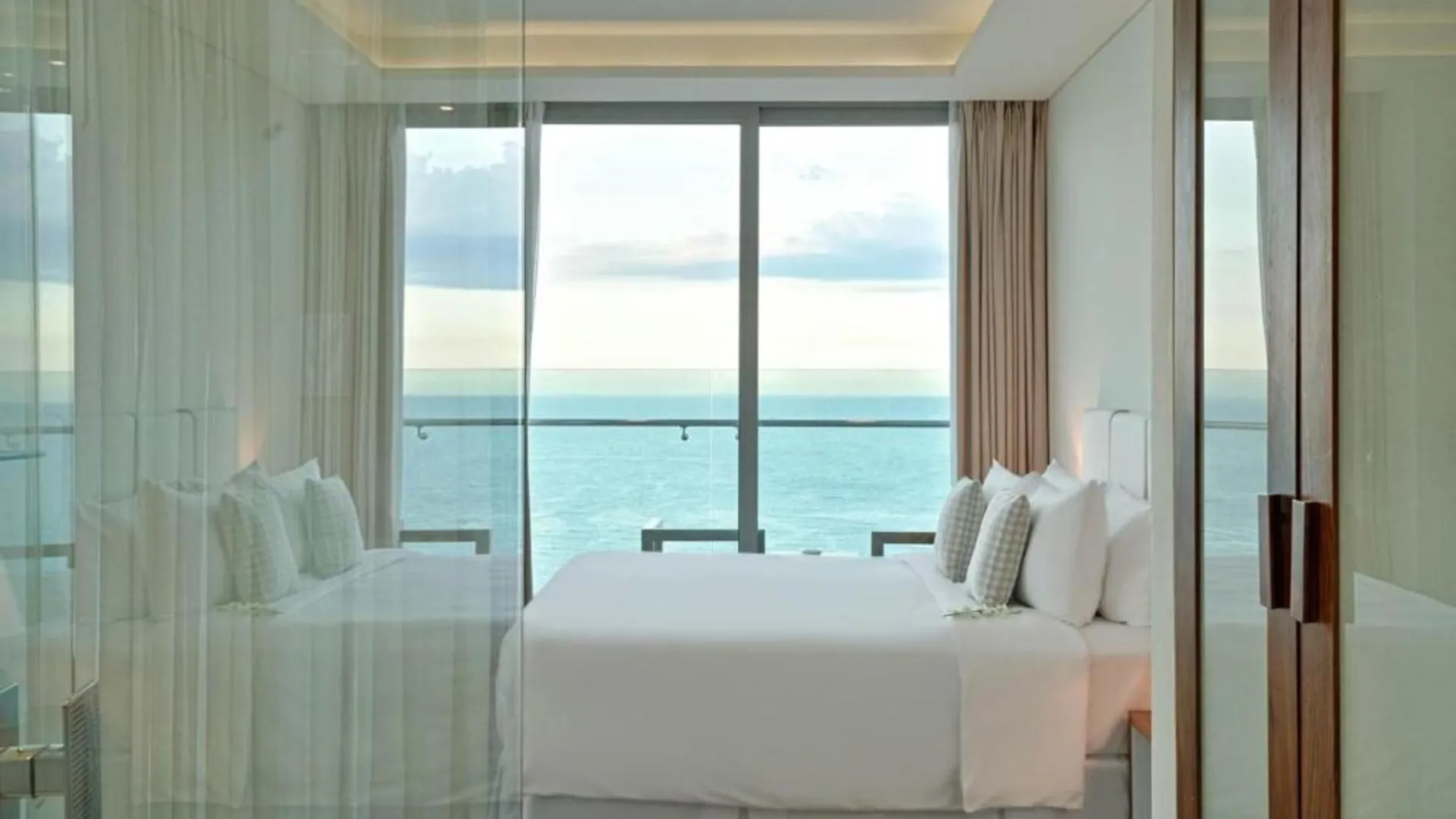 다낭 로맨틱 APT 위드 씨뷰 - 비치프런트 4성급 호텔 스위트룸