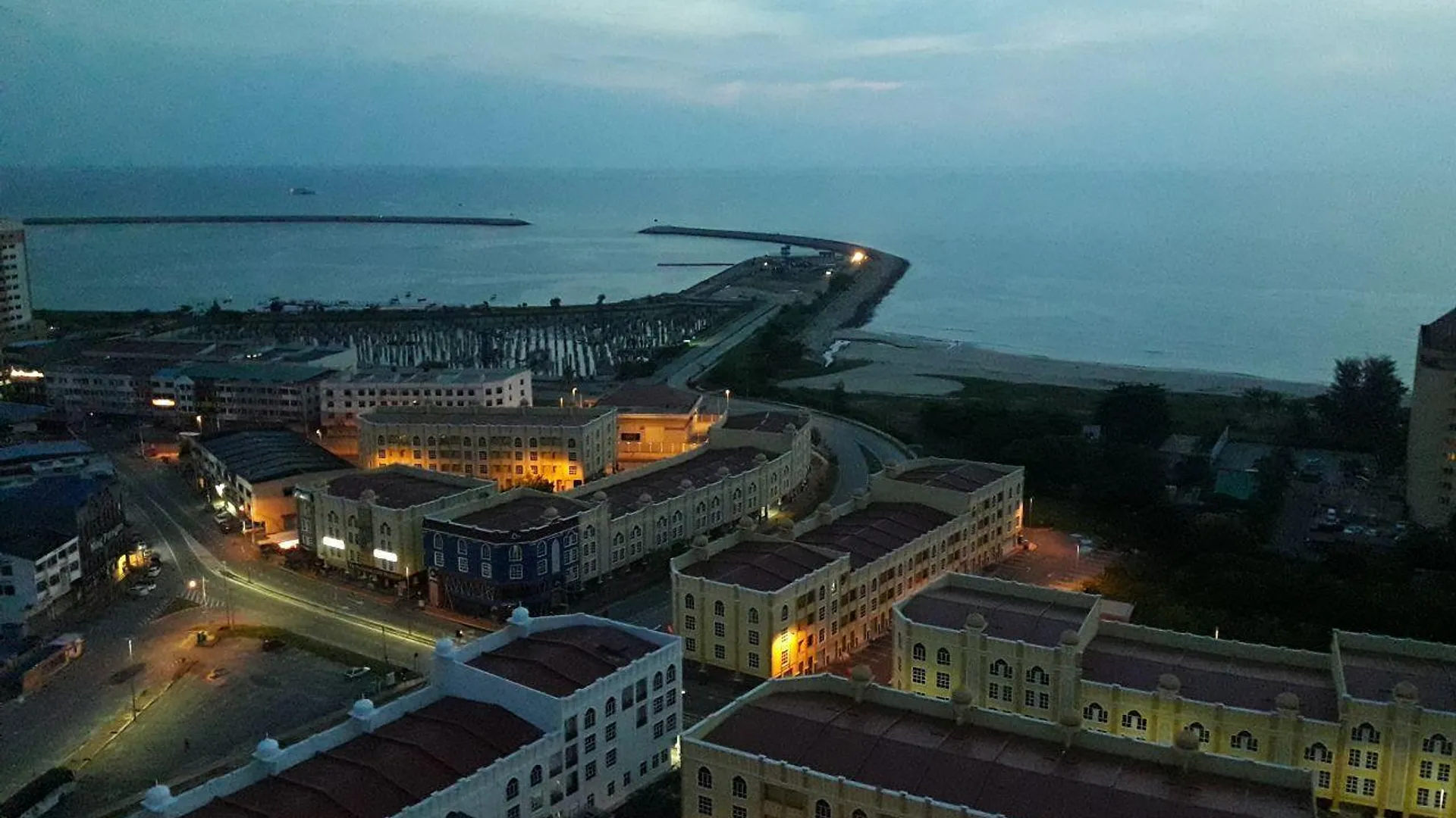 쿠알라테렝가누 바투 부록의 아파트먼트 (840m², 침실 3개, 프라이빗 욕실 2개) 3성급 싱글룸 외관