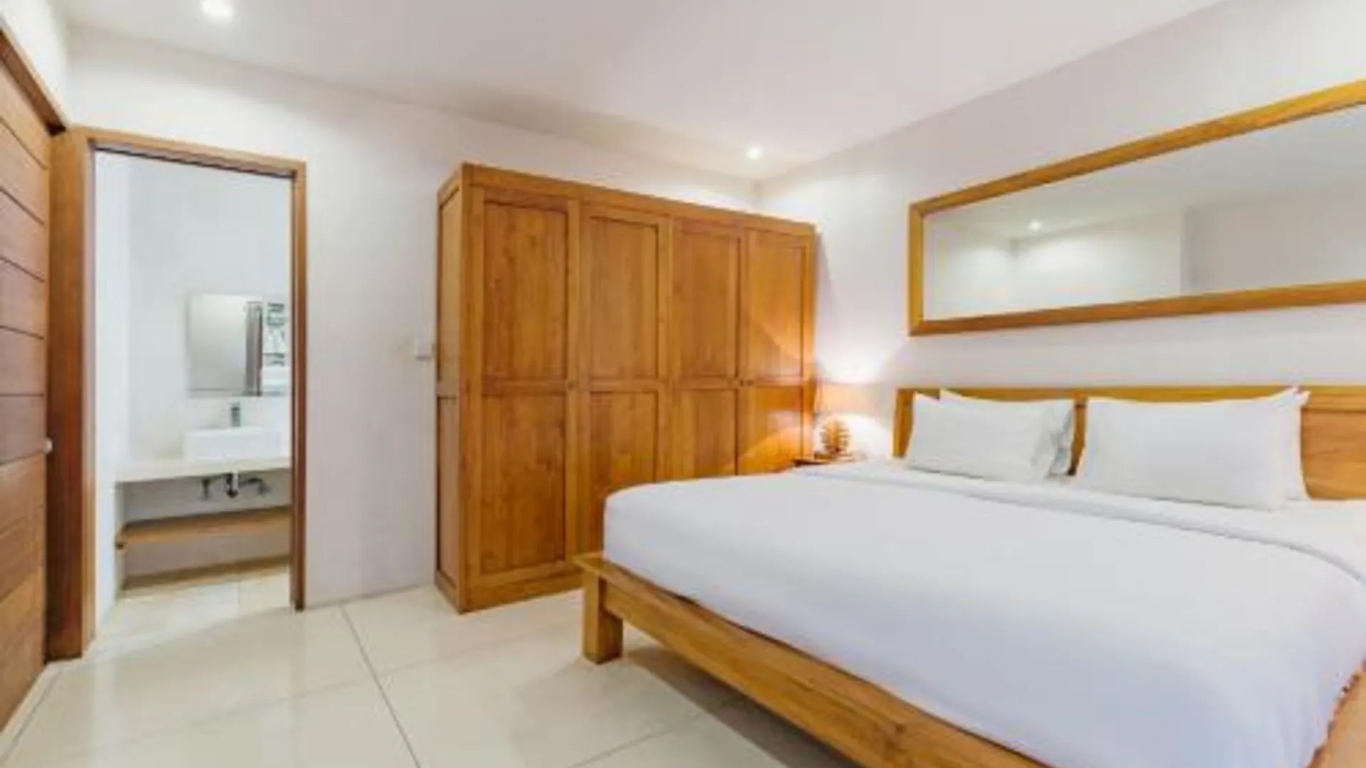 발리 짱구의 빌라 (80m², 침실 2개, 프라이빗 욕실 2개) 4성급 게스트하우스 스위트룸