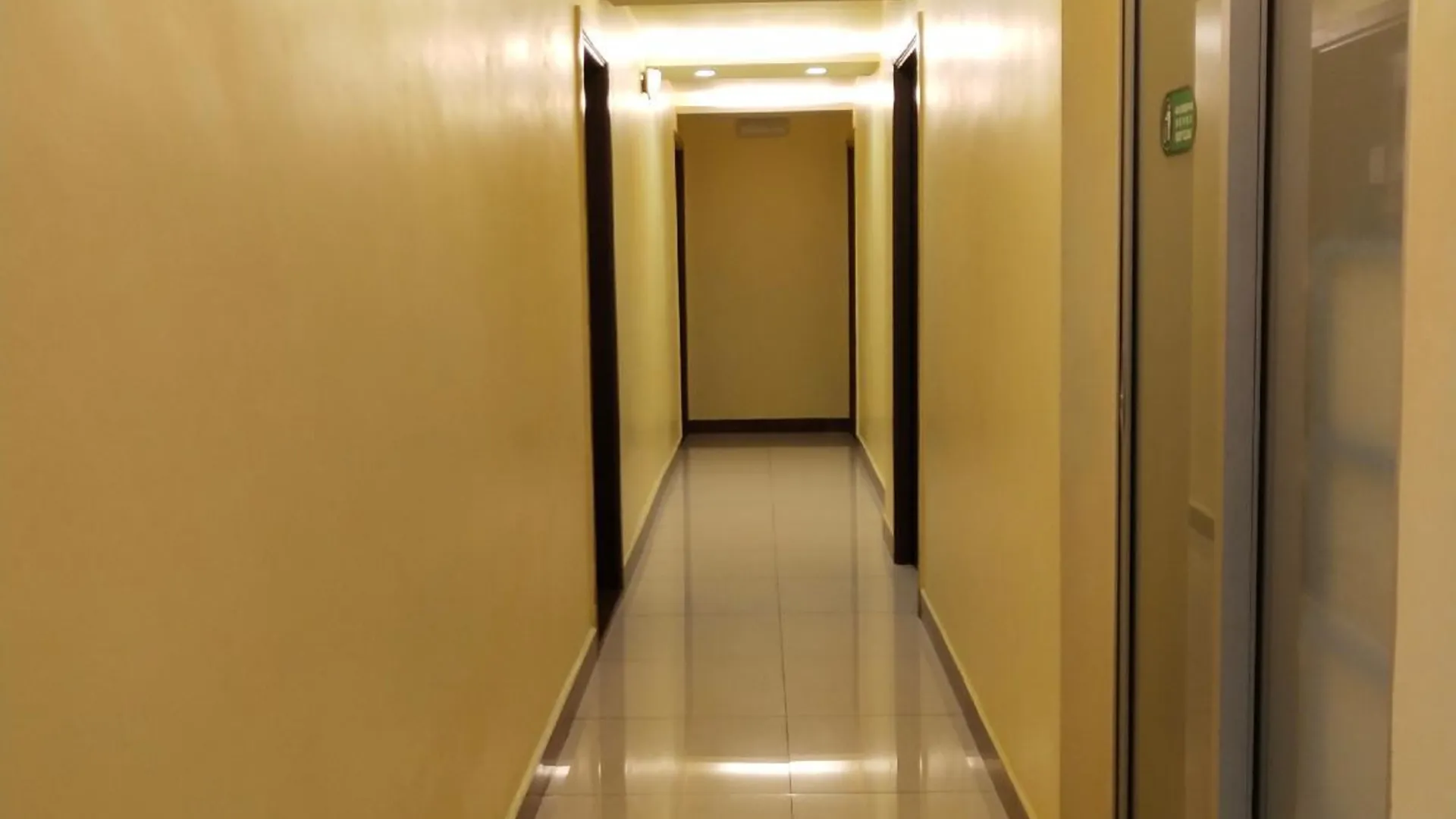 세리 만중 세리 만중의 아파트먼트 (500m², 침실 1개, 프라이빗 욕실 1개) 2성급 싱글룸 레스토랑