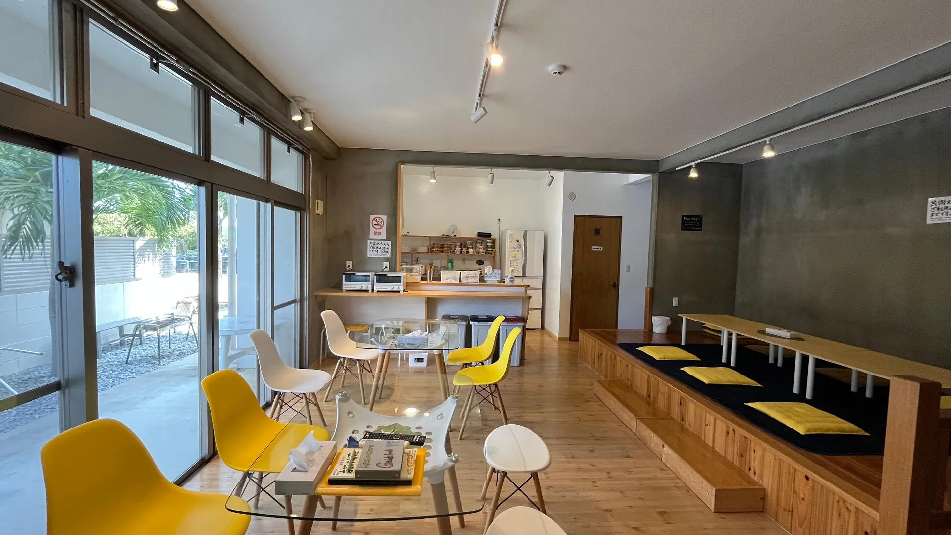 오키나와 본섬 호스텔 모스라 노 다마고 2성급 호텔 로비