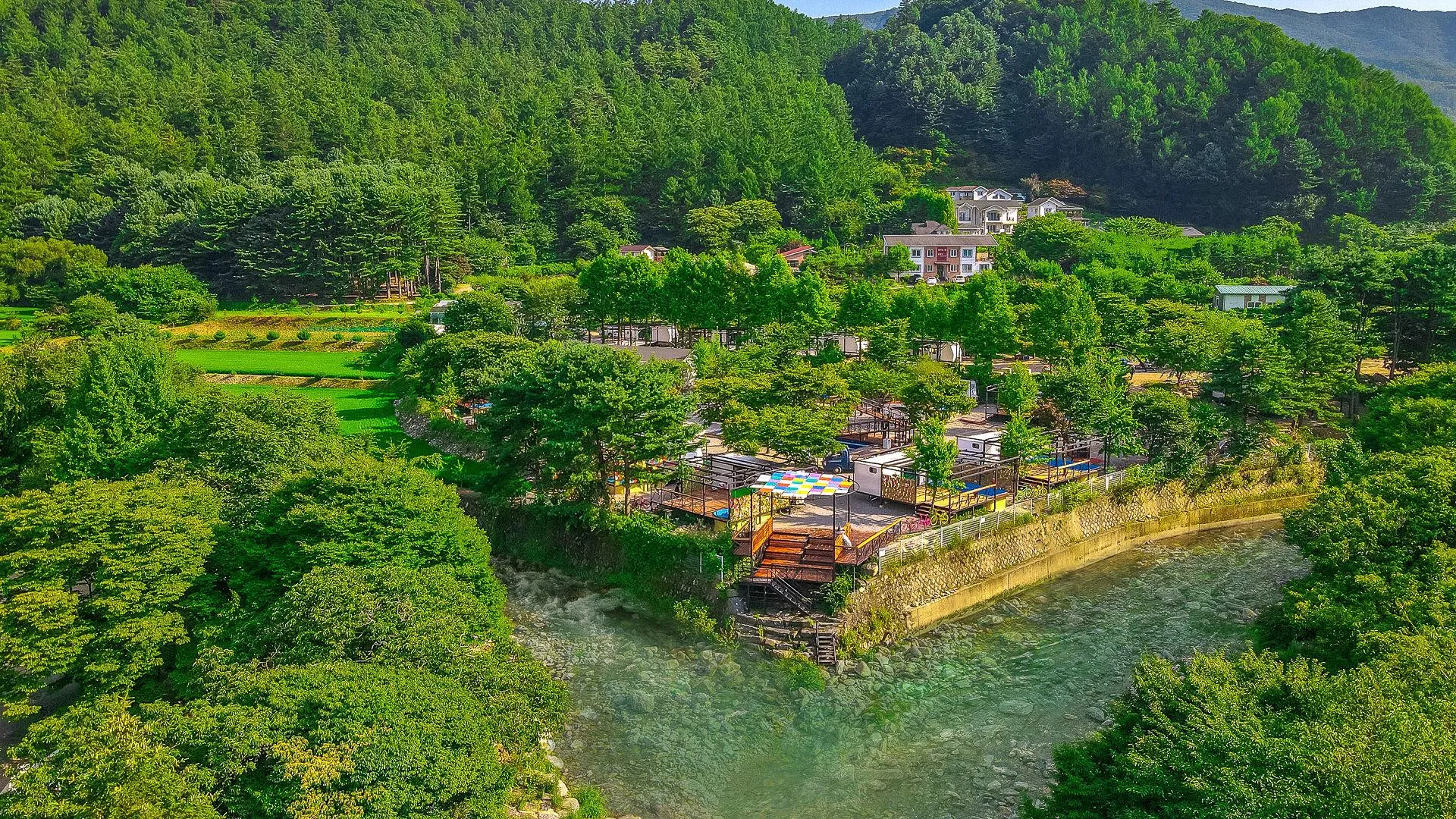 가평 힐링피아 카라반 글램핑 풀 캠핑장 2성급 게스트하우스 외관