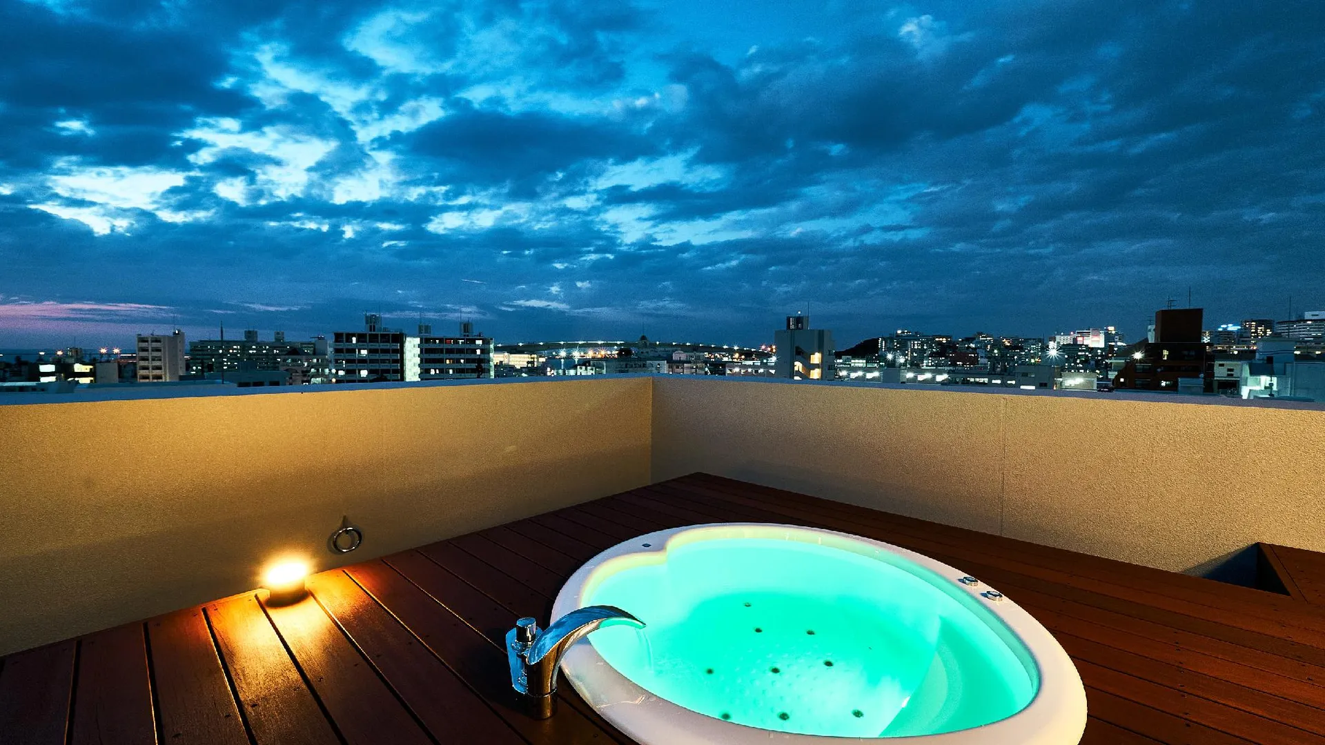 오키나와 본섬 라쿠텐 스테이 나하 미에바시 4성급 게스트하우스 스위트룸