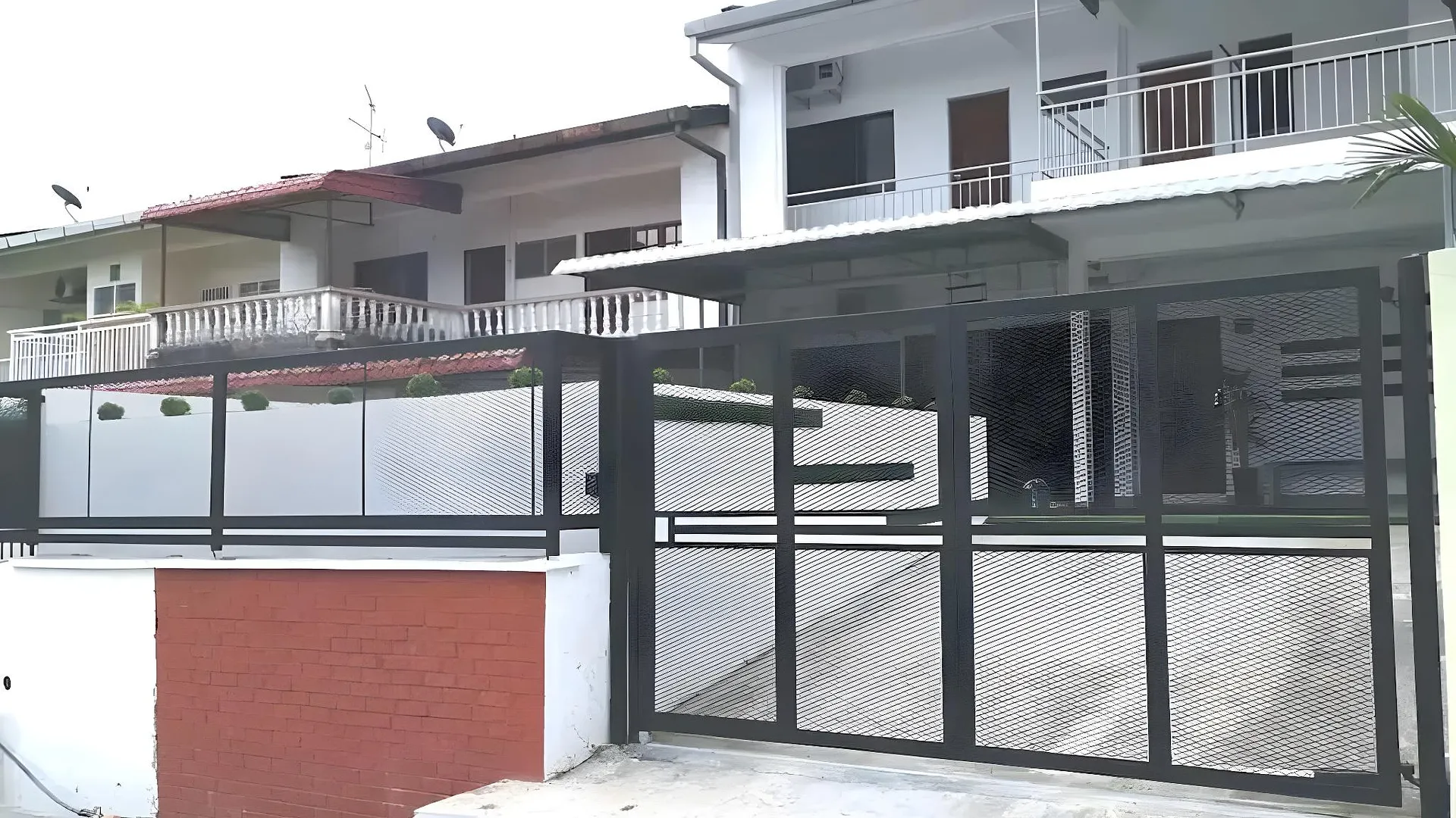 포트 딕슨 타만 탄중의 프라이빗 하우스 (m², 침실 5개, 프라이빗 욕실 3개) 3성급 싱글룸 부대시설