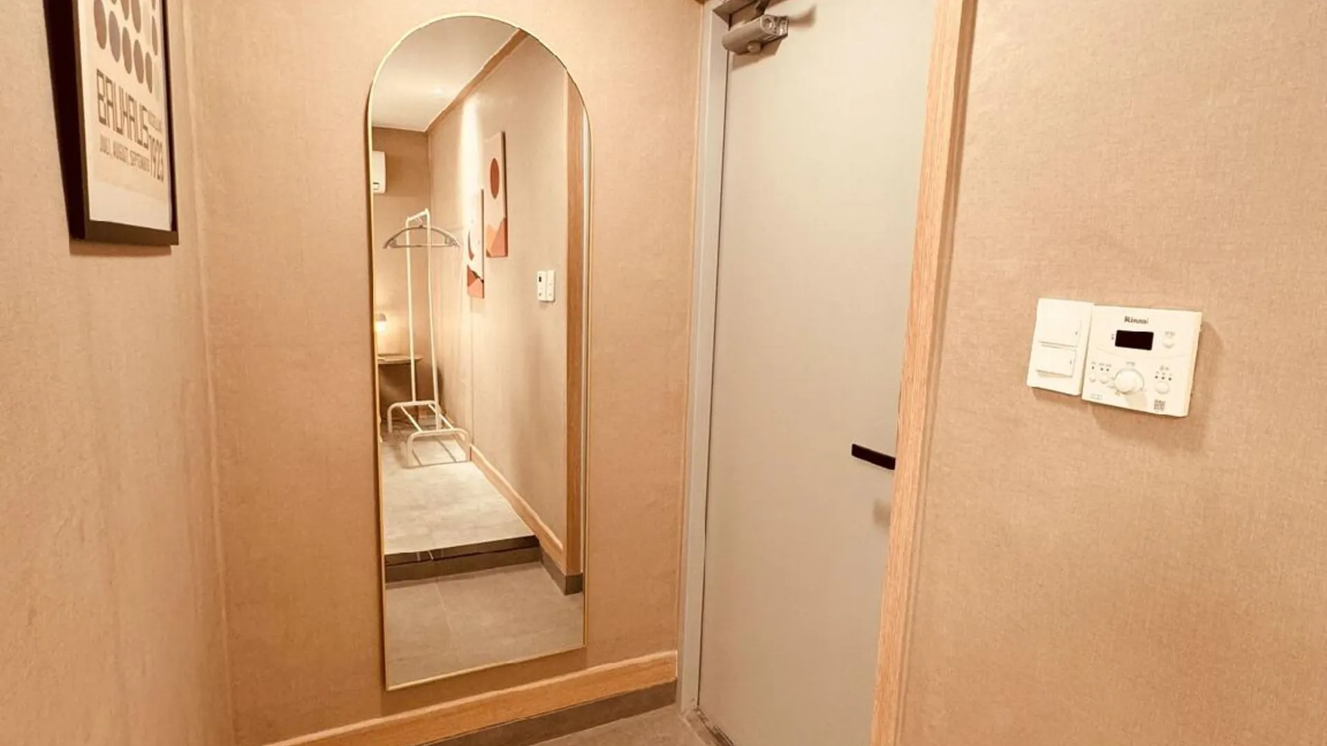 서울 J107 #신규 오픈 #홍대입구6번출구 도보 3분거리#감각적인 숙소 2성급 싱글룸 부대시설