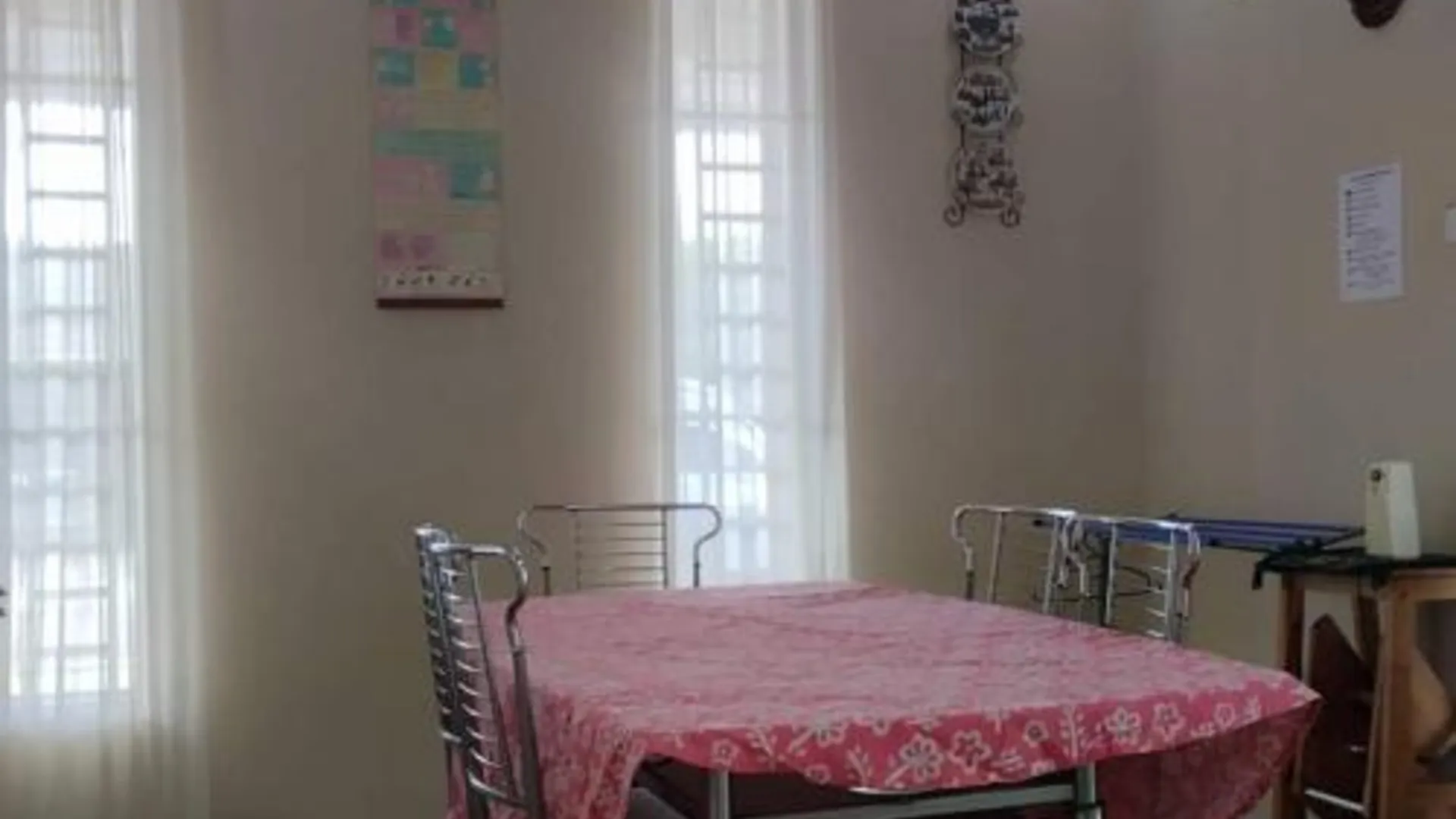 알로스타 / 알로르세타르 케팔라 바타스의 프라이빗 하우스 (100m², 침실 4개, 프라이빗 욕실 3개) 3성급 게스트하우스 외관