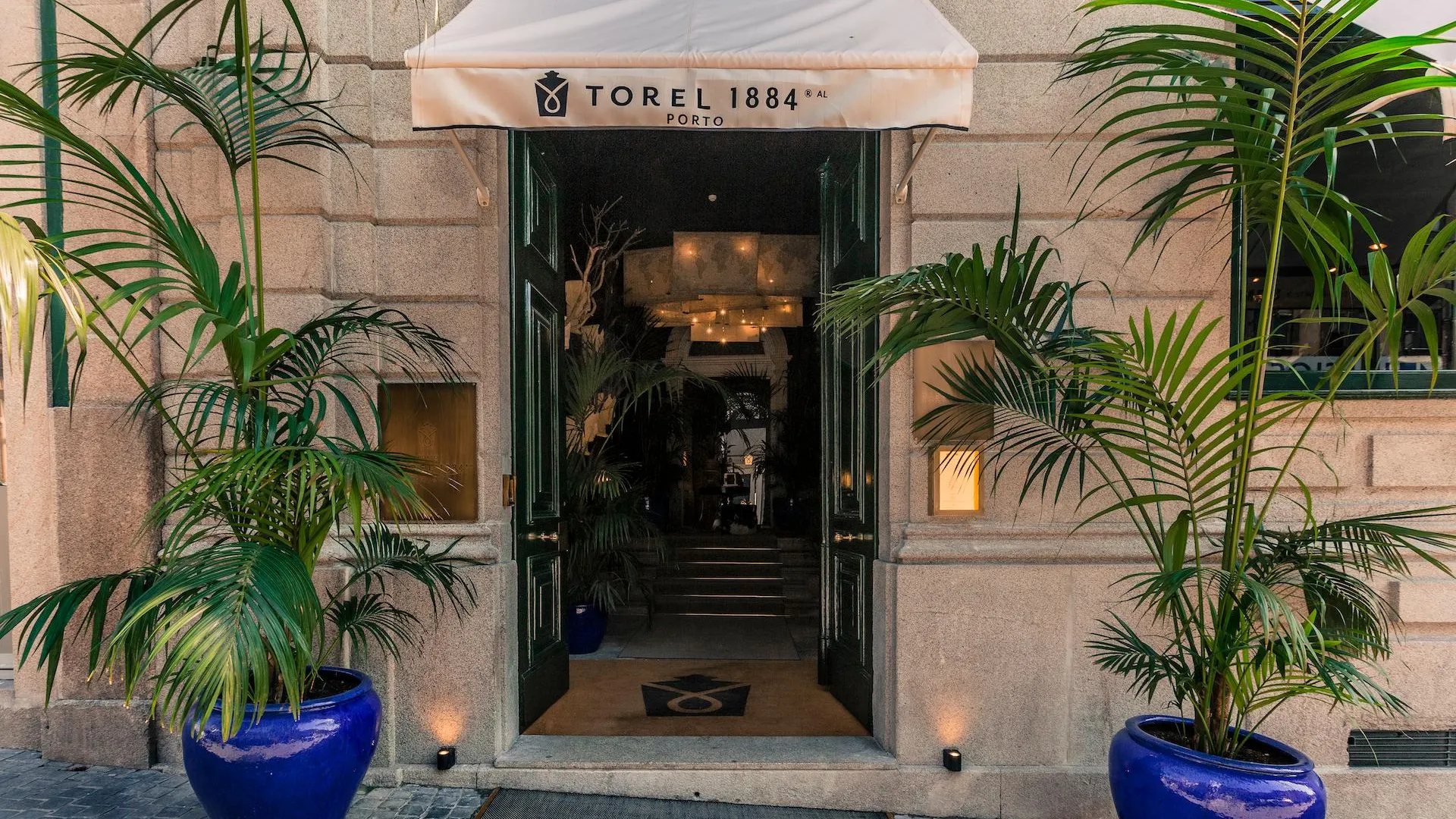 포르투 토렐 1884 스위트 앤 아파트먼트 4성급 호텔 수영장