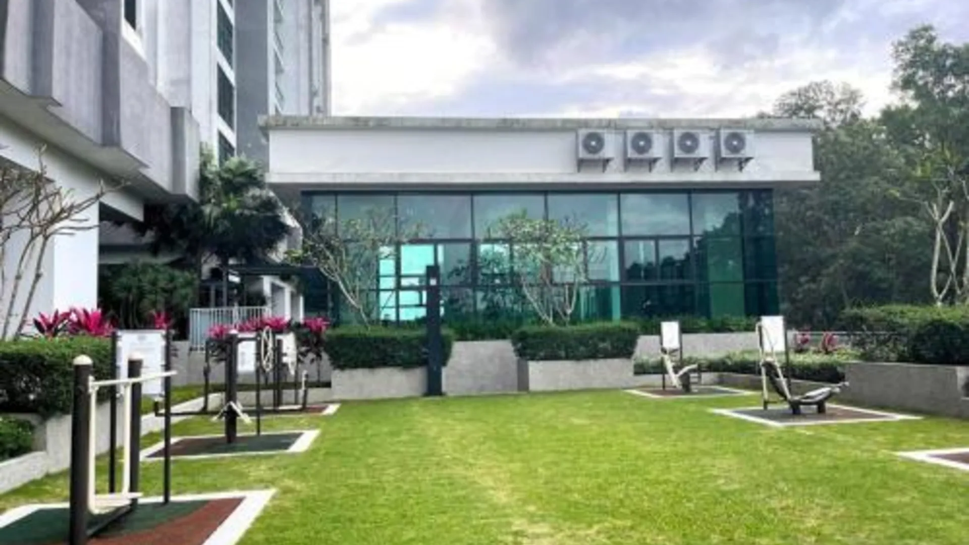 조호바루 / 조호르바루 스쿠다이의 프라이빗 하우스 (100m², 침실 3개, 프라이빗 욕실 2개) 3성급 게스트하우스 레스토랑