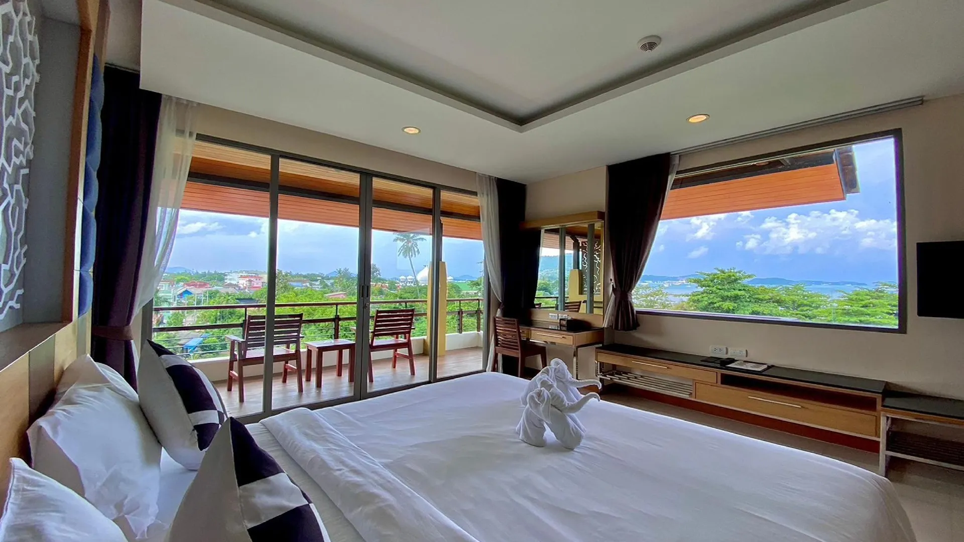 푸켓 아쿠아 리조트 푸켓 - 비치 근처 앤 찰롱 피어 근처 4성급 호텔 스위트룸