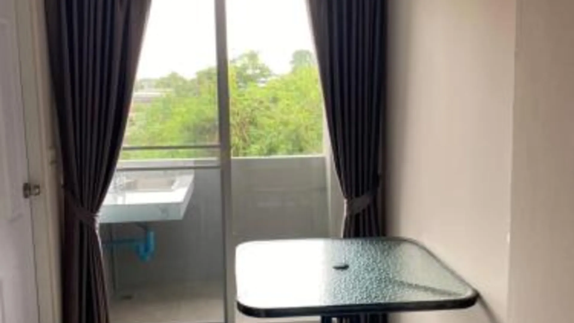 방콕 Firstbuild Apartment (เฟิร์สบิวท์อพาร์ทเม้น) 3성급 싱글룸 외관