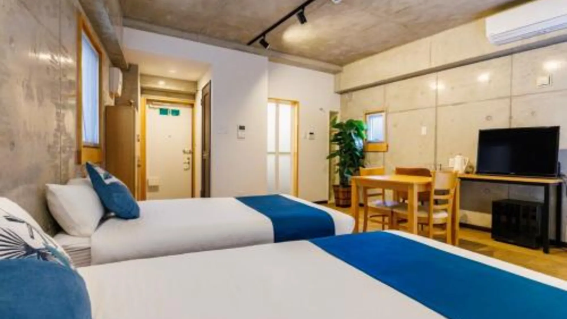 오키나와 본섬 Kokusai Street Garden Hotel 3성급 게스트하우스 스위트룸