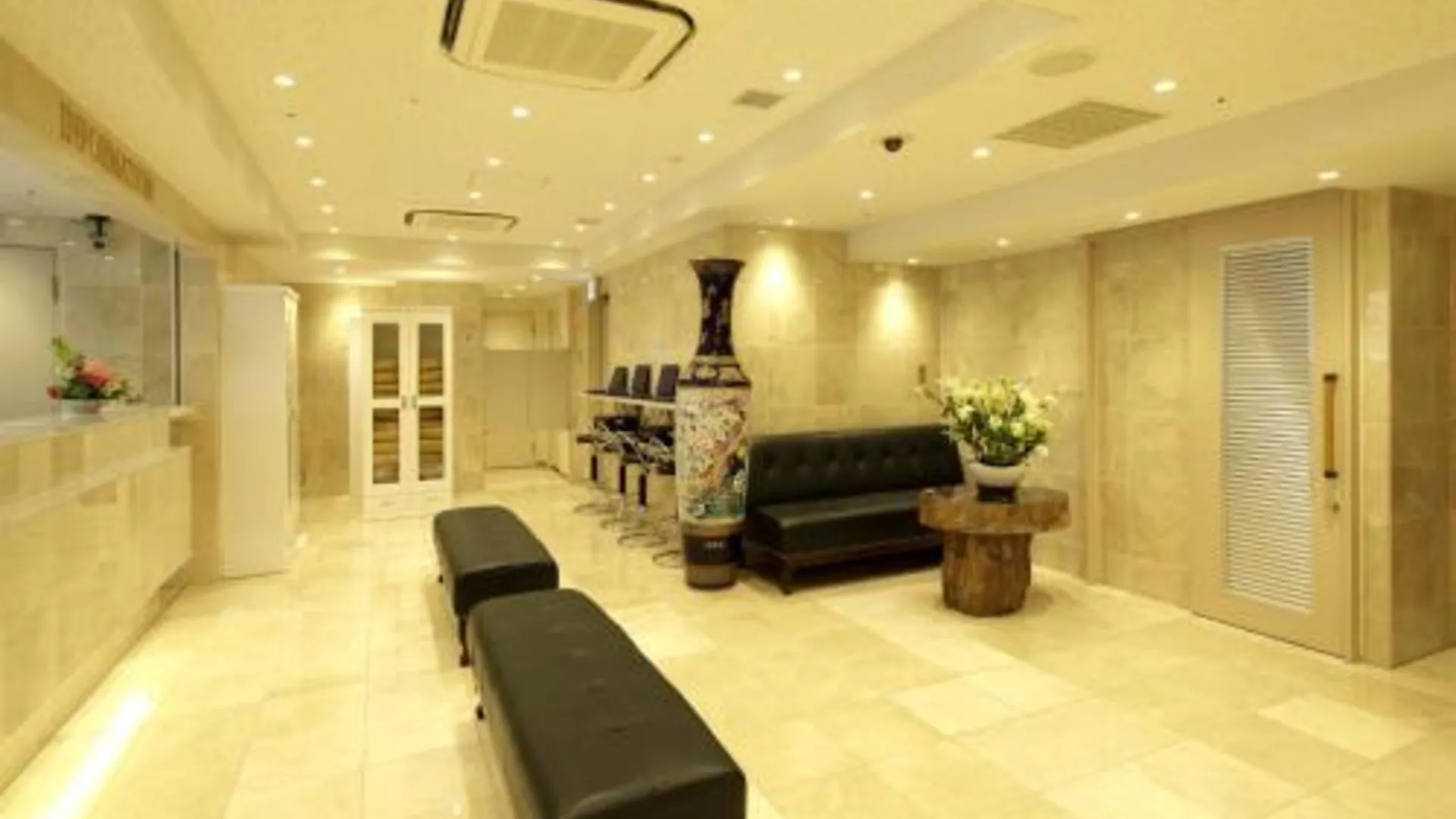 교토 호텔 체크 인 시조카라스마 2성급 호텔 로비